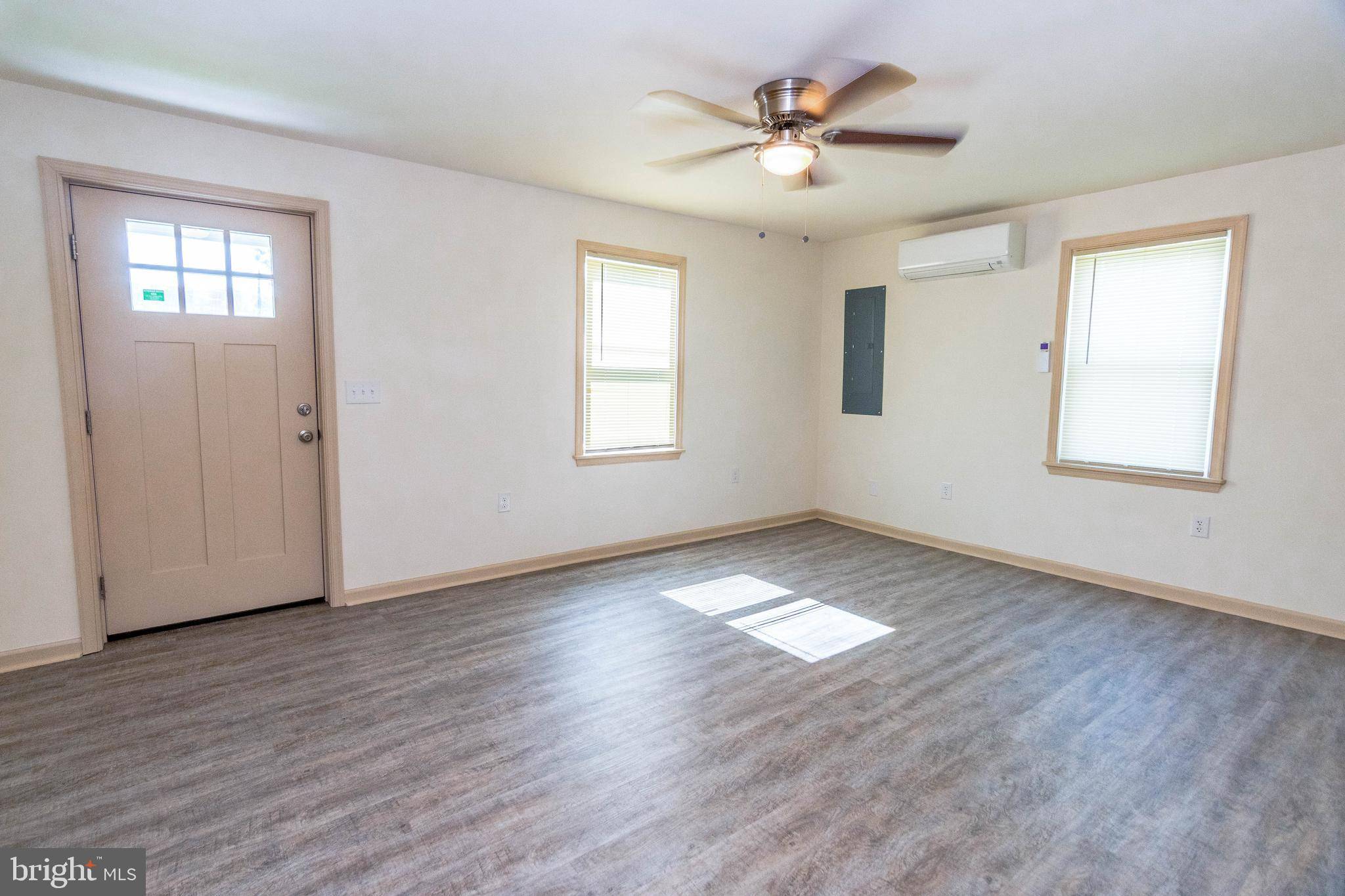 Crisfield, MD 21817,215 N 1ST ST