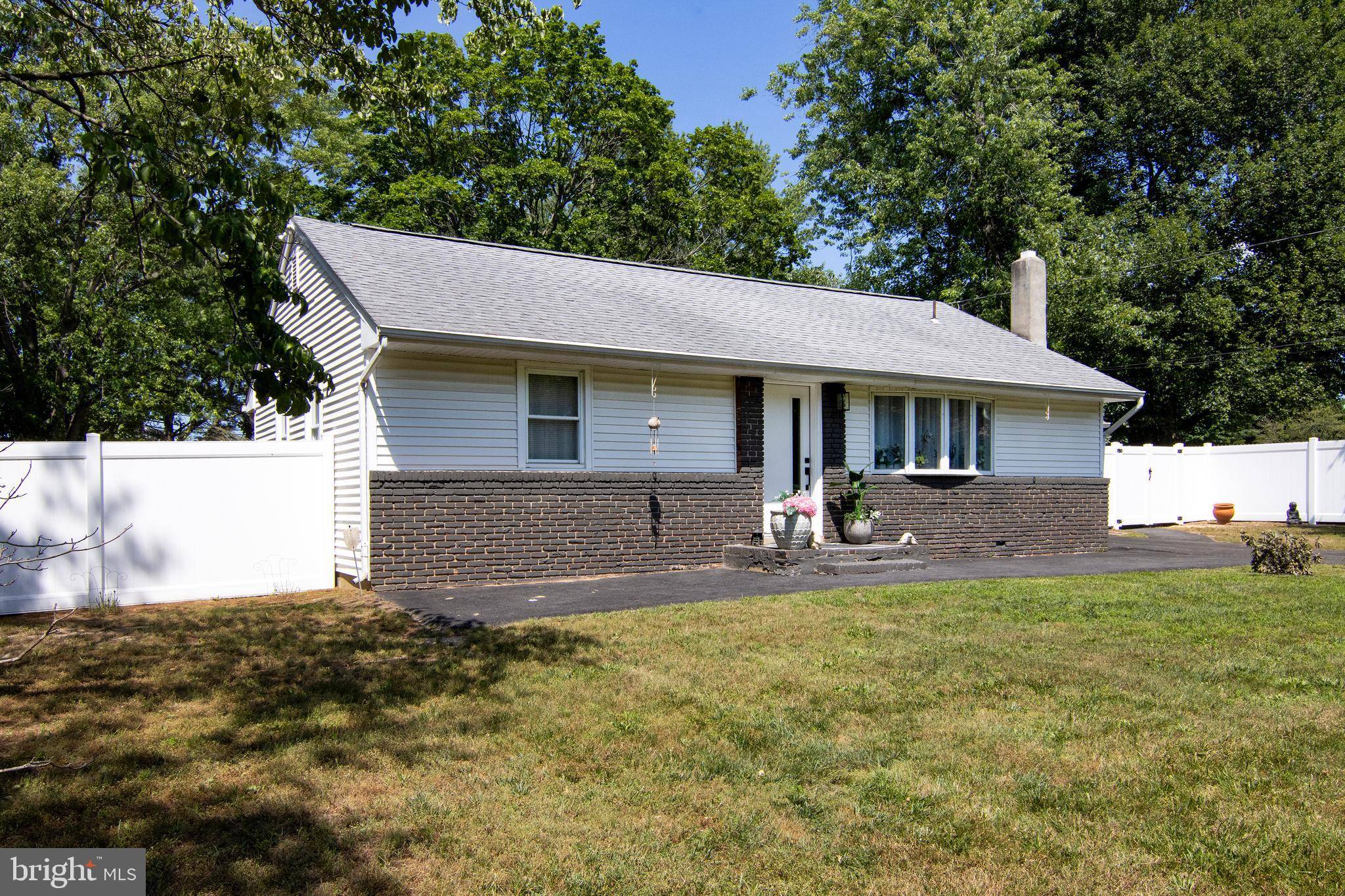 Sewell, NJ 08080,7 LAUFFER LN