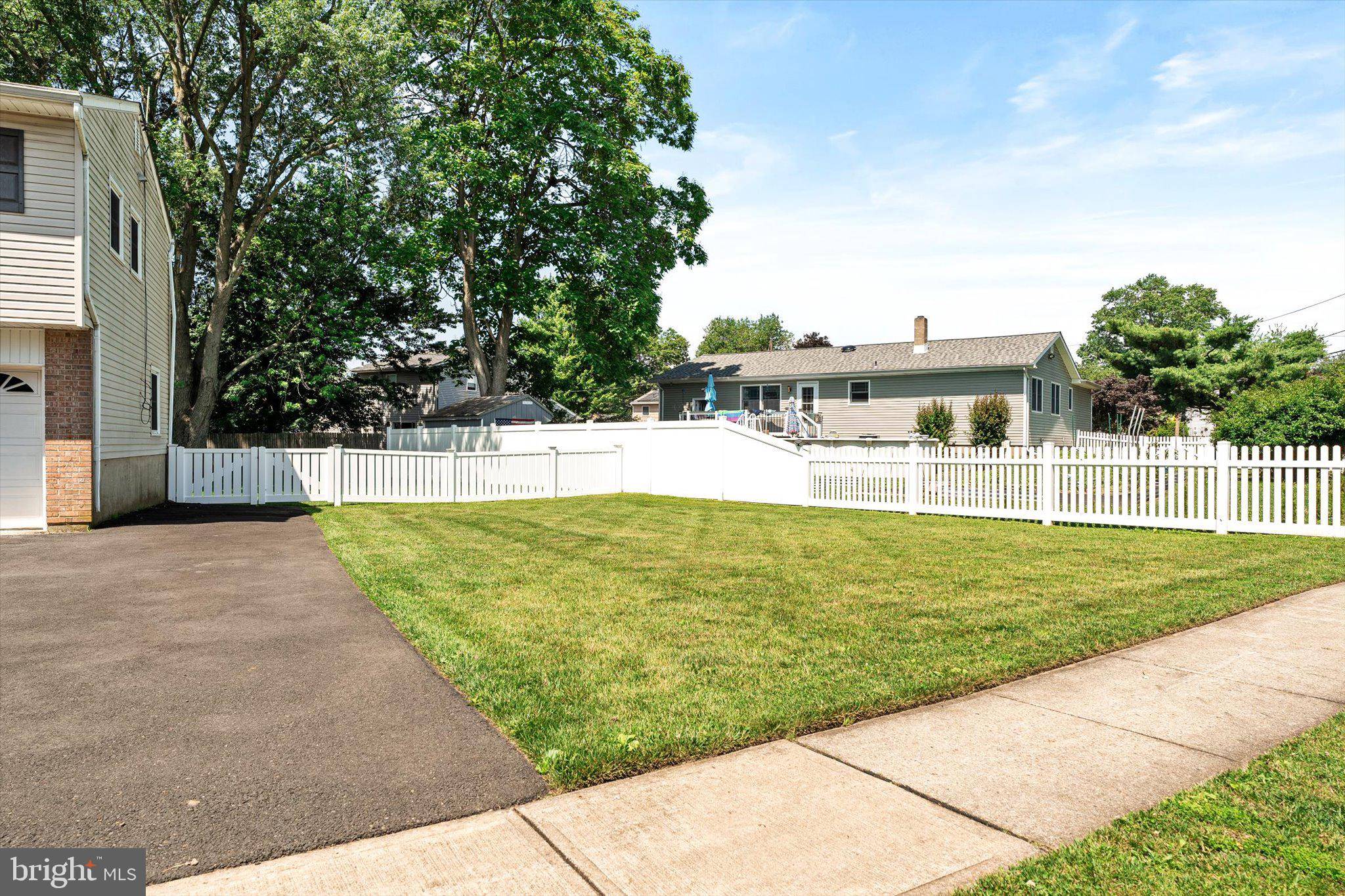 Hamilton, NJ 08690,5 WISTERIA LA