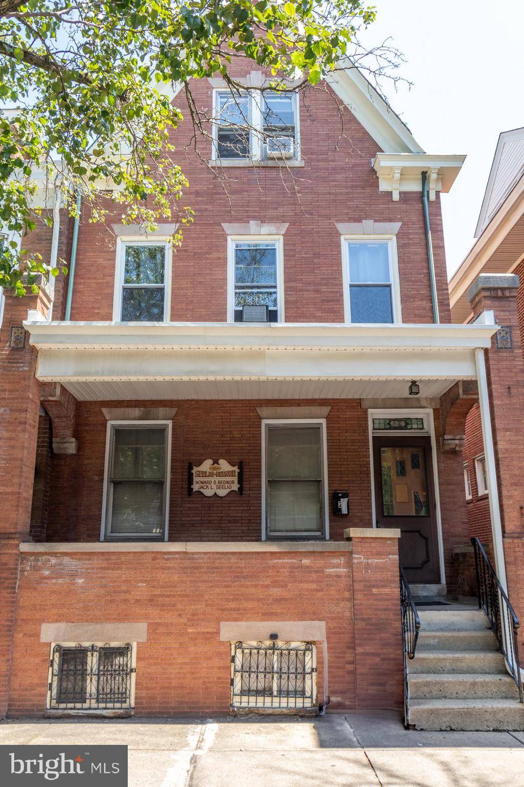 Trenton, NJ 08611,984 S BROAD ST