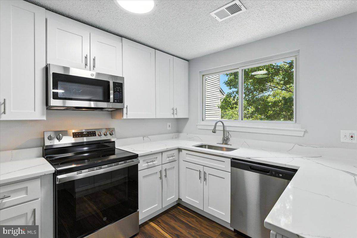 Reston, VA 20194,1504 SUMMERCHASE CT #D