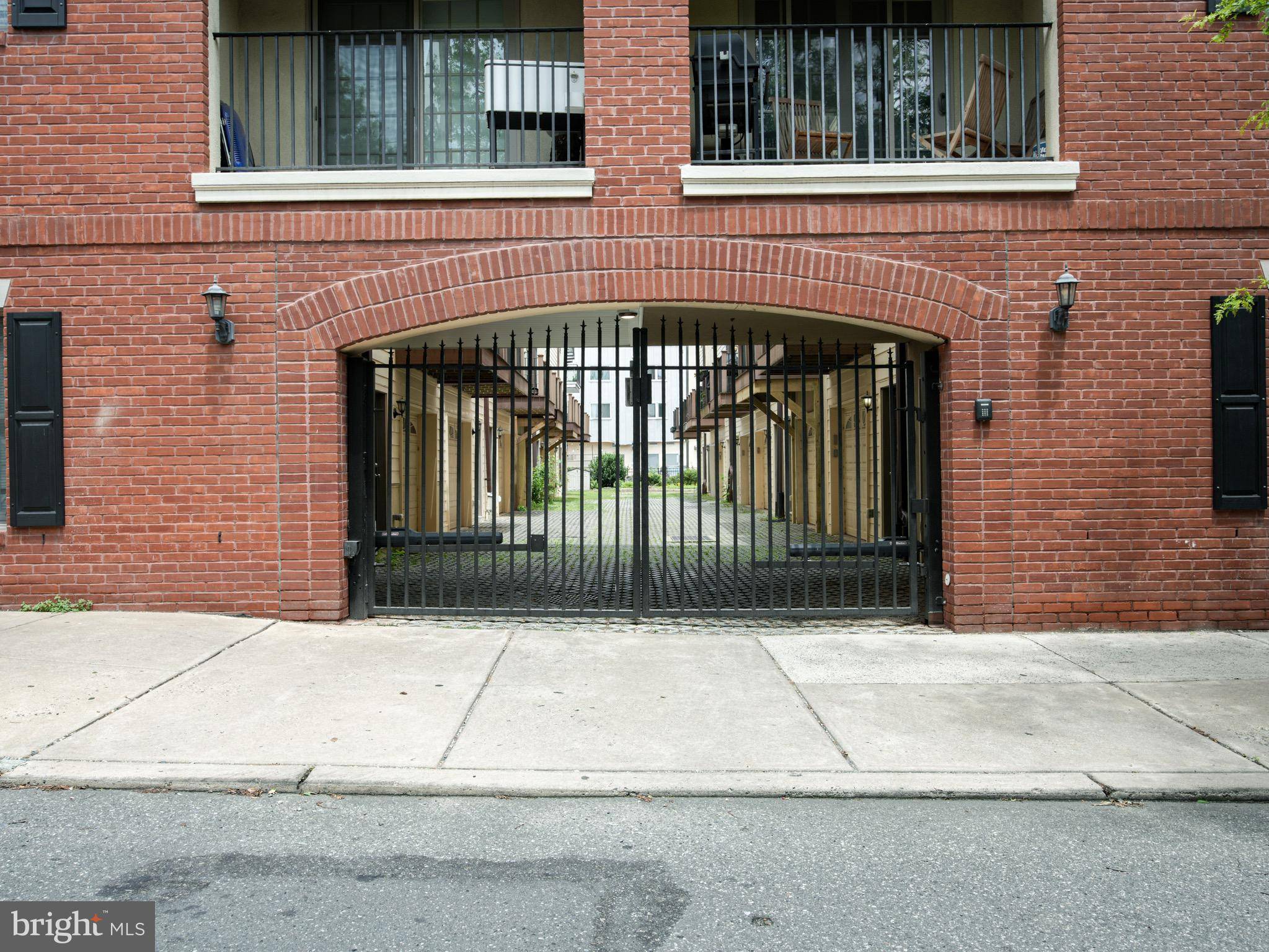 Philadelphia, PA 19123,1005 N 3RD ST