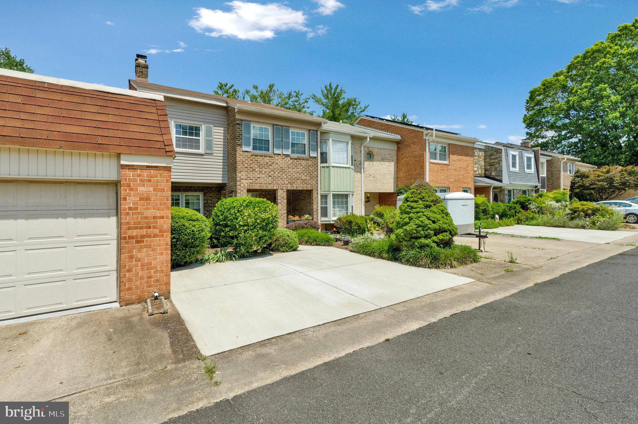 Vienna, VA 22180,1013 MOOREFIELD HILL GRV SW