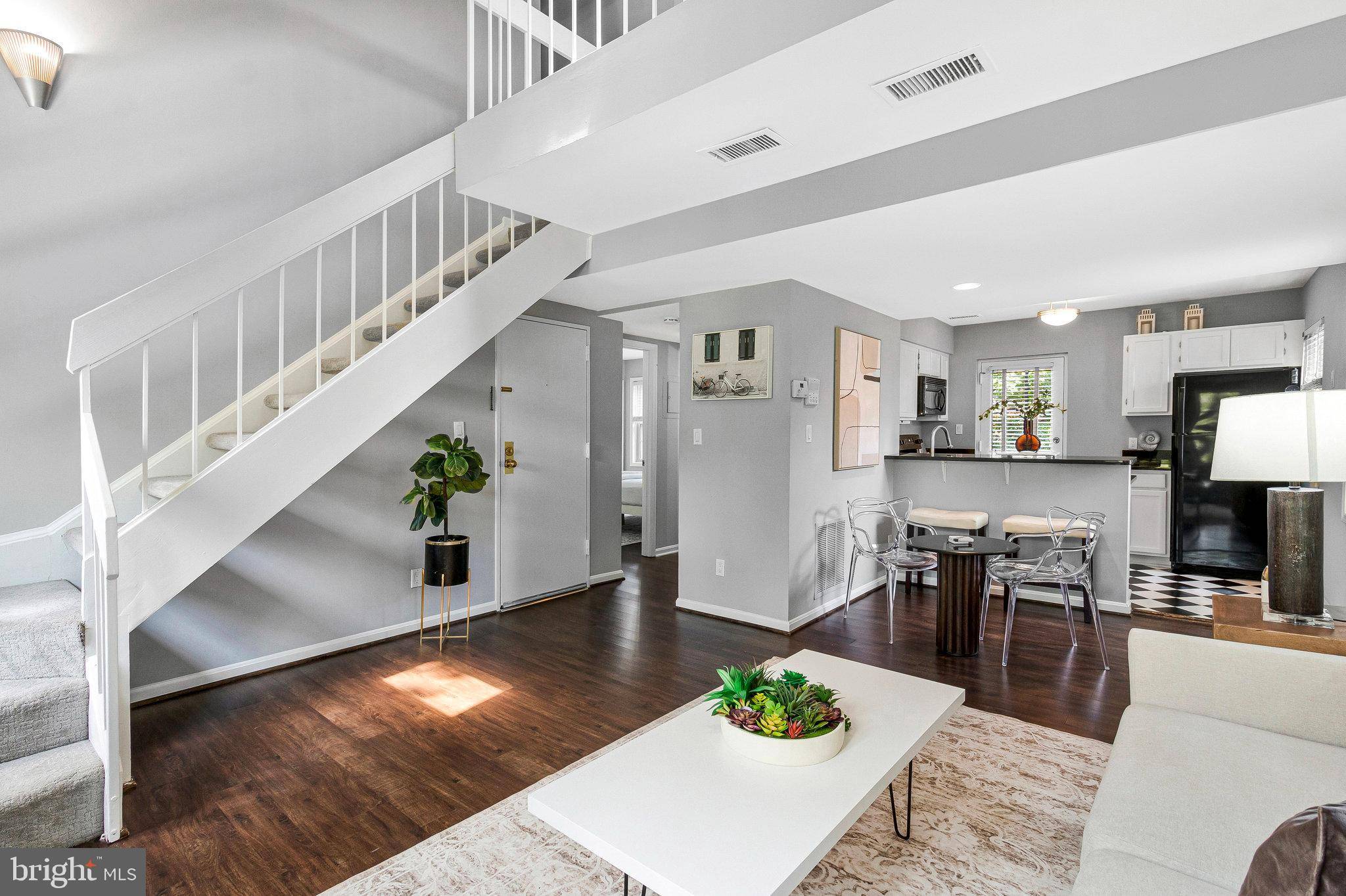 Alexandria, VA 22314,1307 E ABINGDON DR #4