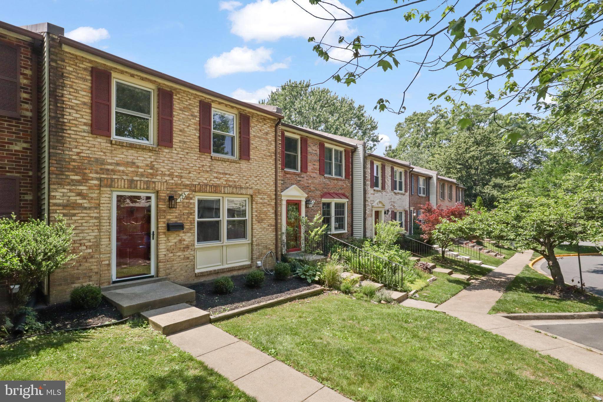 Falls Church, VA 22046,125 W ANNANDALE RD