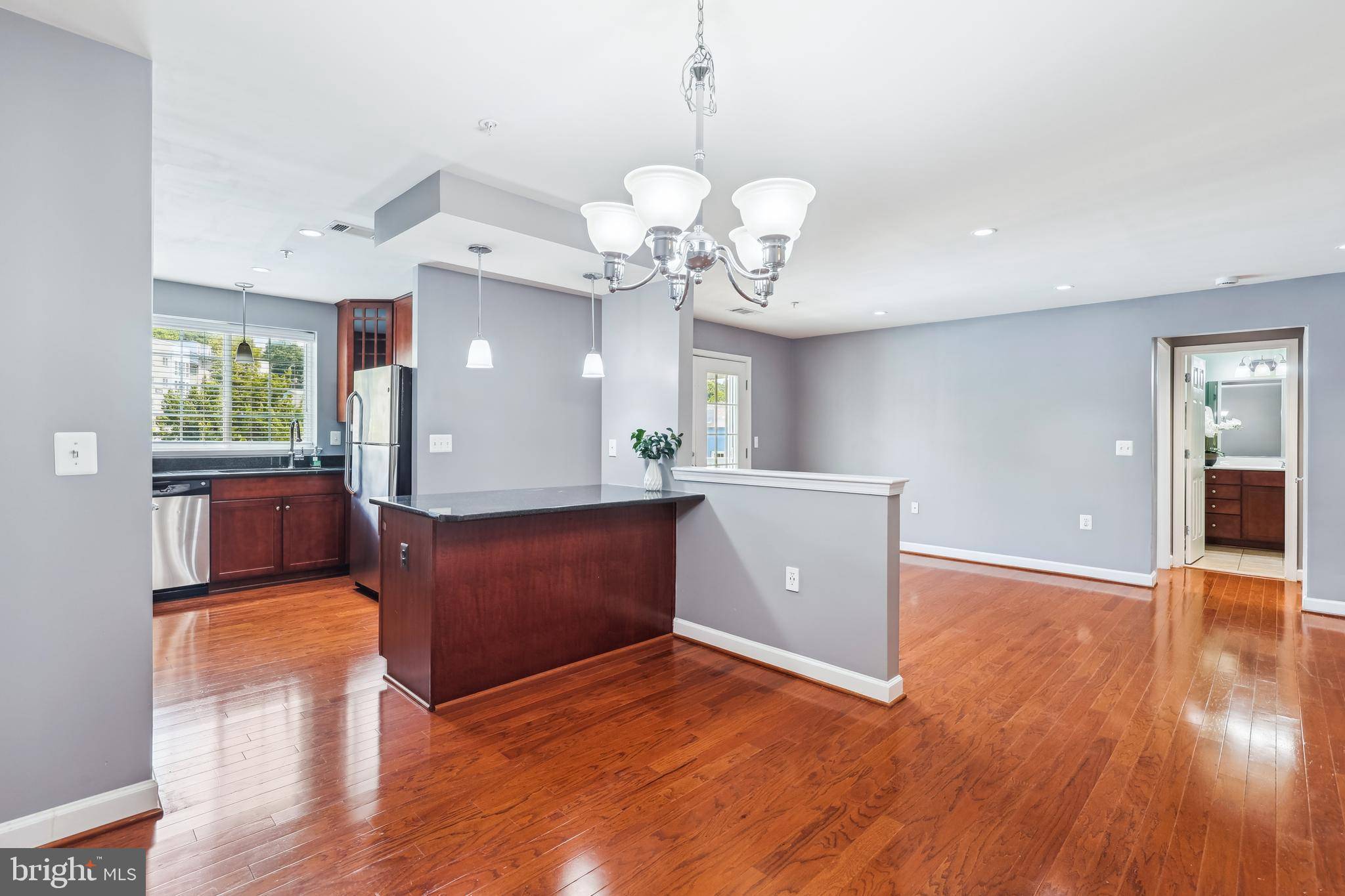 Arlington, VA 22204,4163 S FOUR MILE RUN DR #401