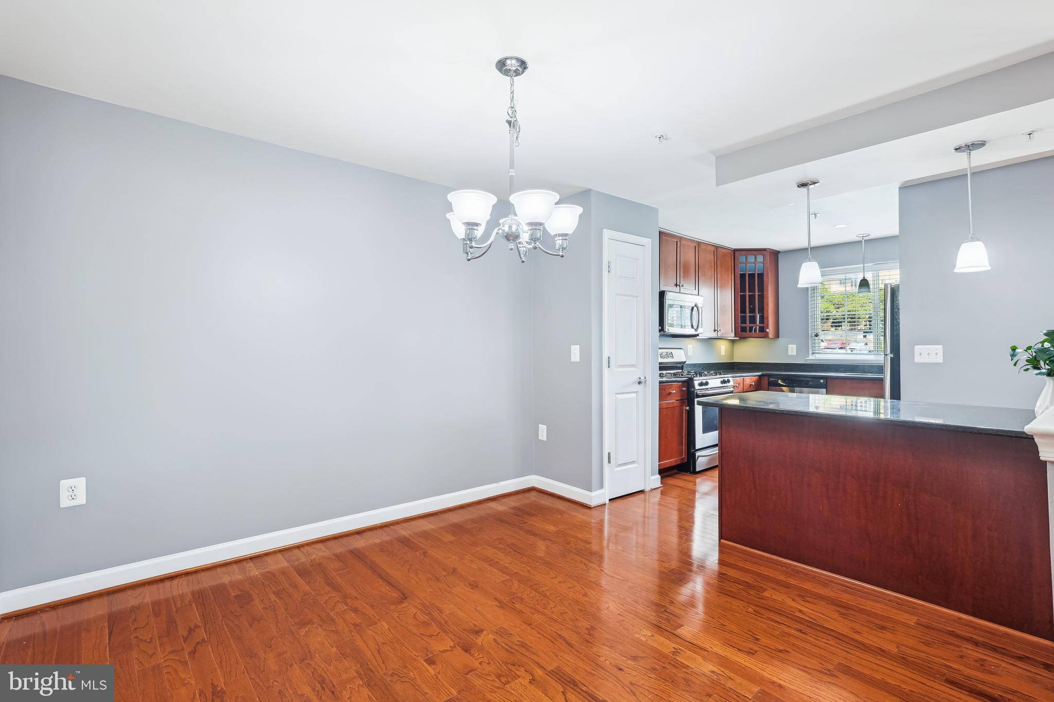 Arlington, VA 22204,4163 S FOUR MILE RUN DR #401