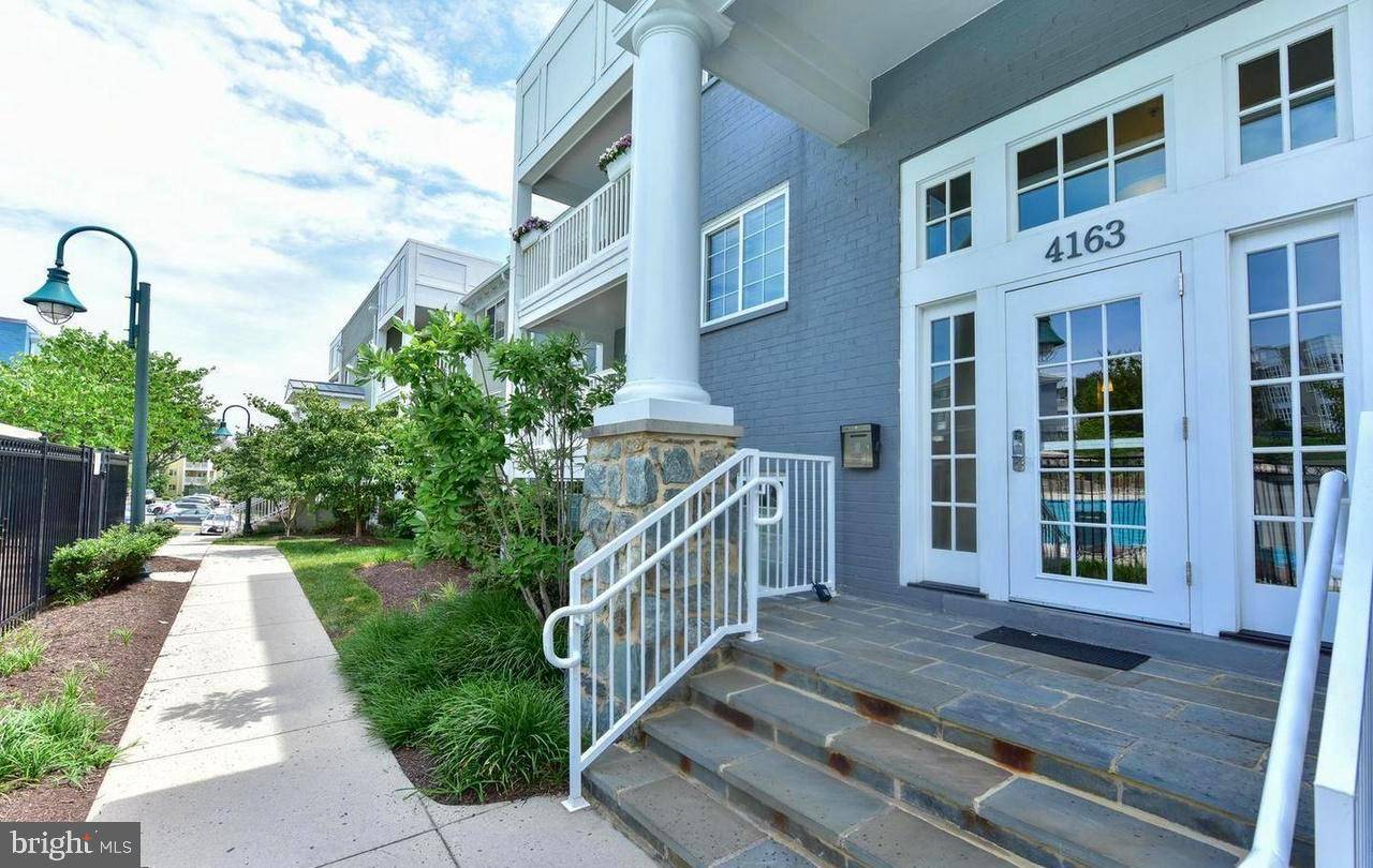 Arlington, VA 22204,4163 S FOUR MILE RUN DR #401
