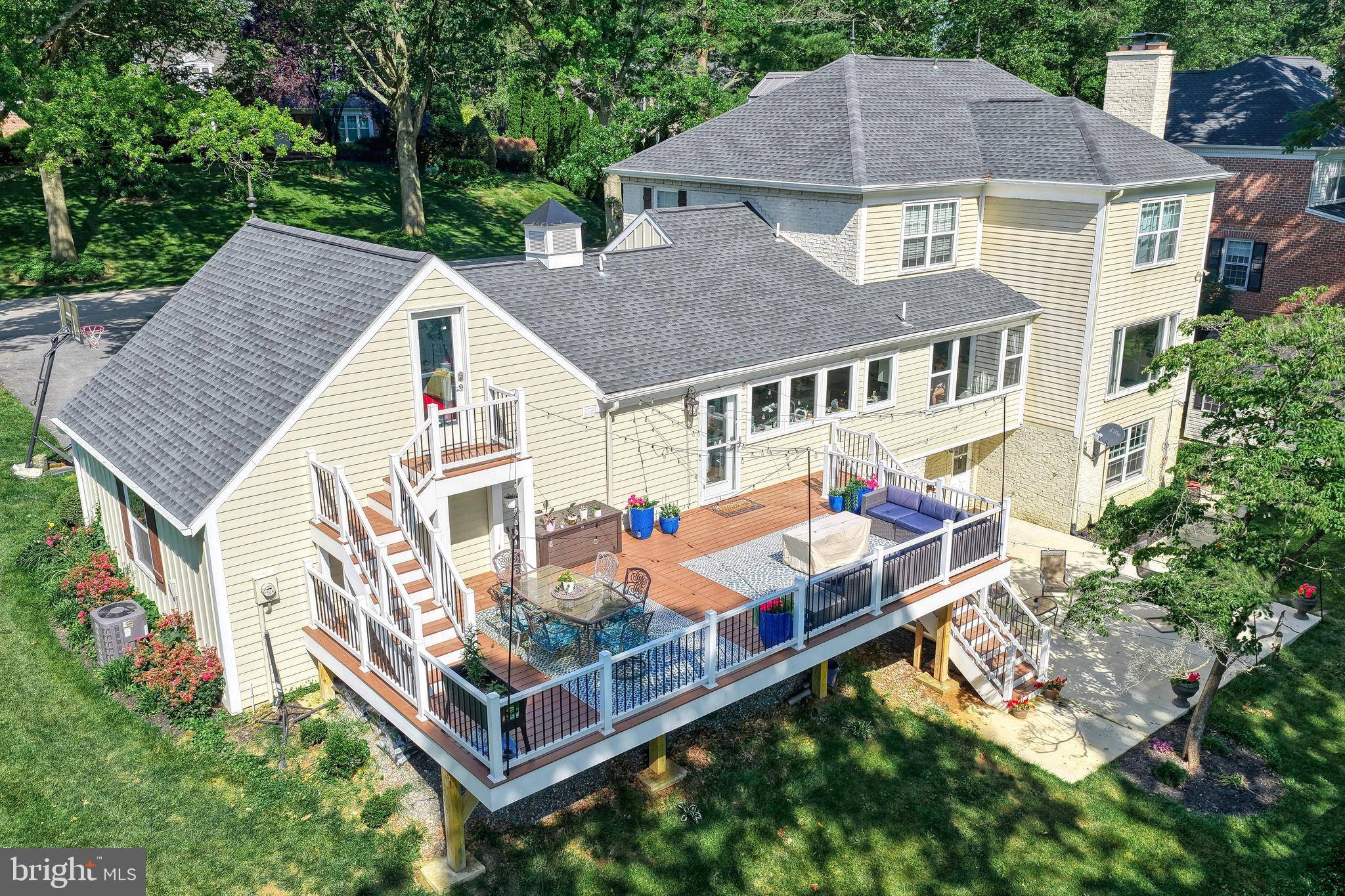 Camp Hill, PA 17011,215 E LAUER LN