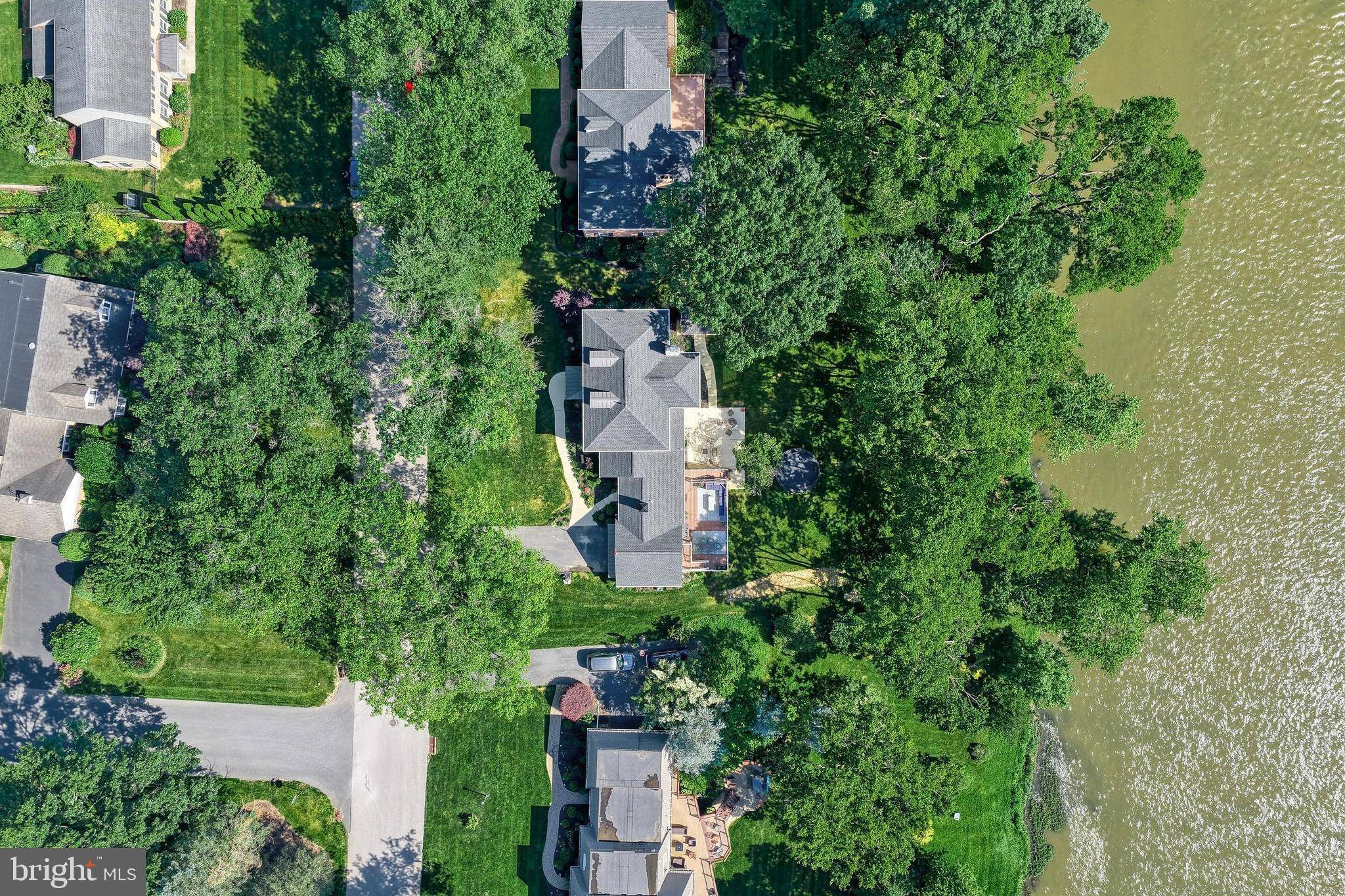 Camp Hill, PA 17011,215 E LAUER LN