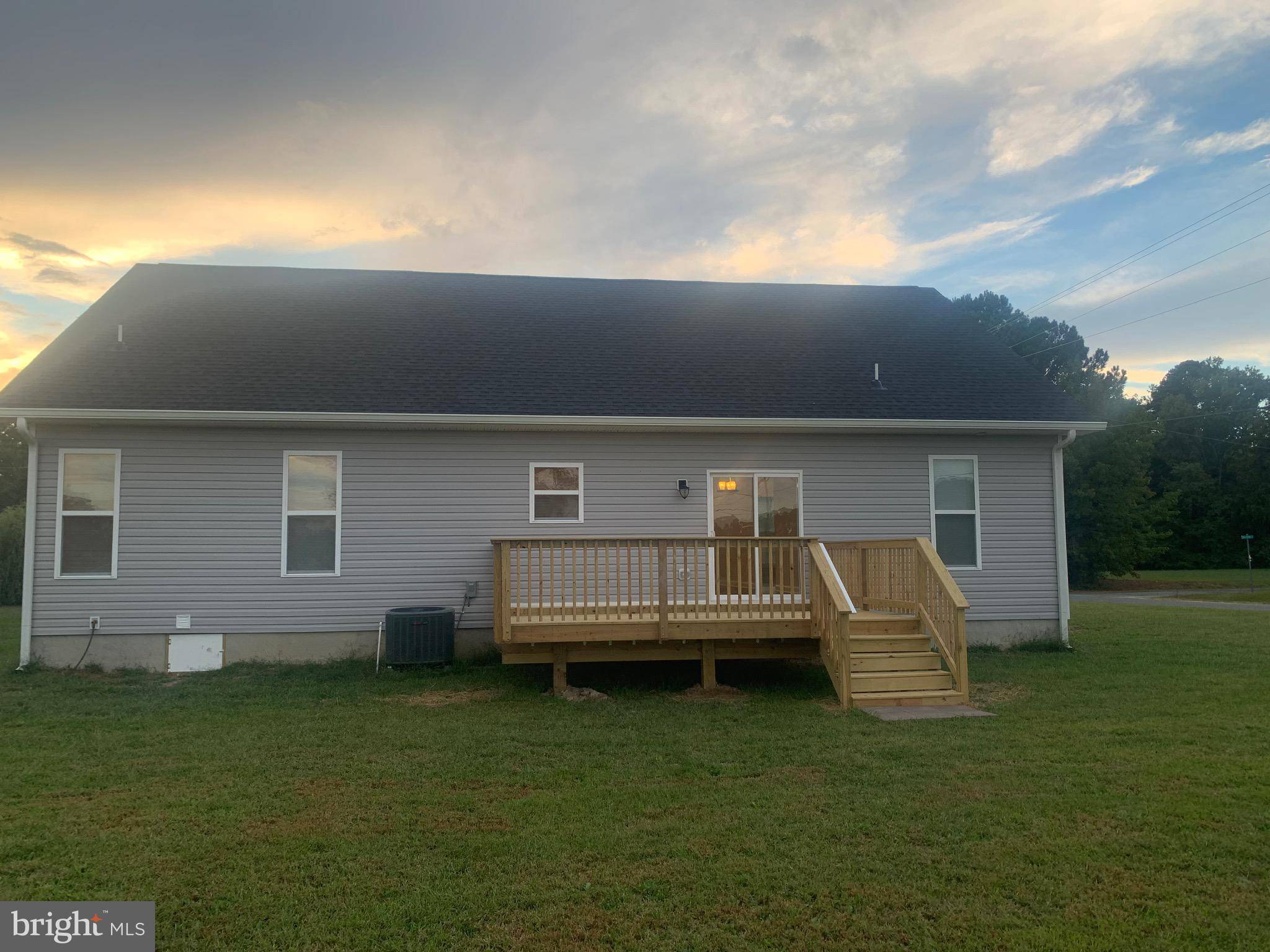 Colonial Beach, VA 22443,68 LAKE DR