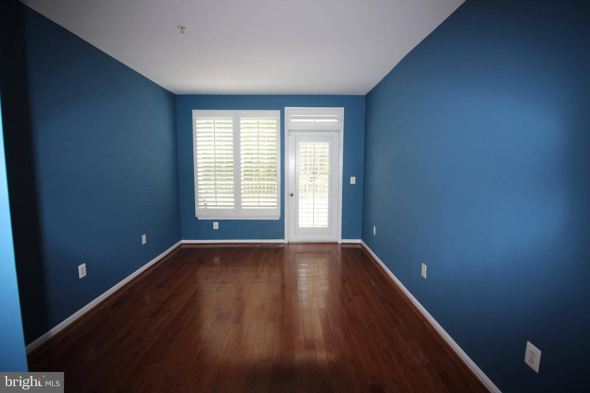Vienna, VA 22180,2720 BELLFOREST CT #107