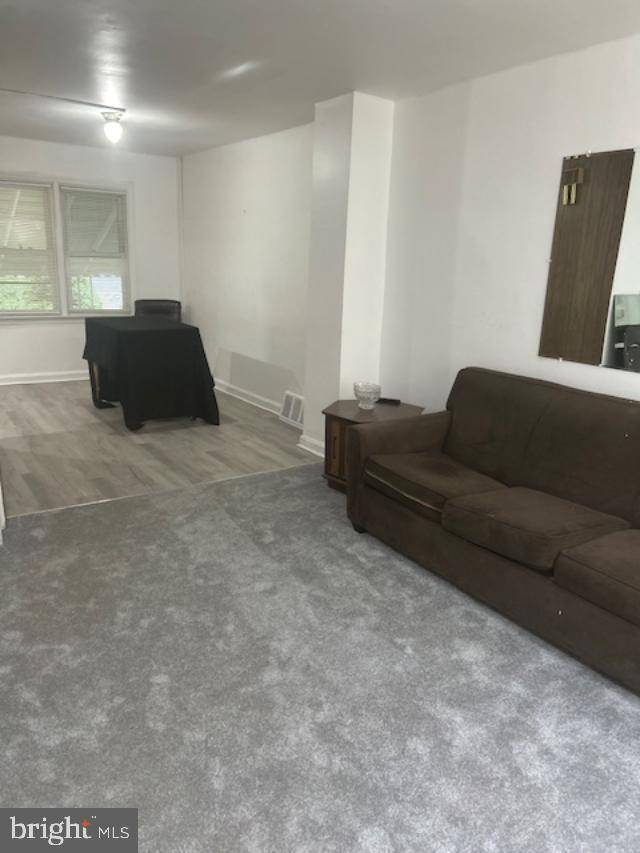 Philadelphia, PA 19135,6831 GLENLOCH ST