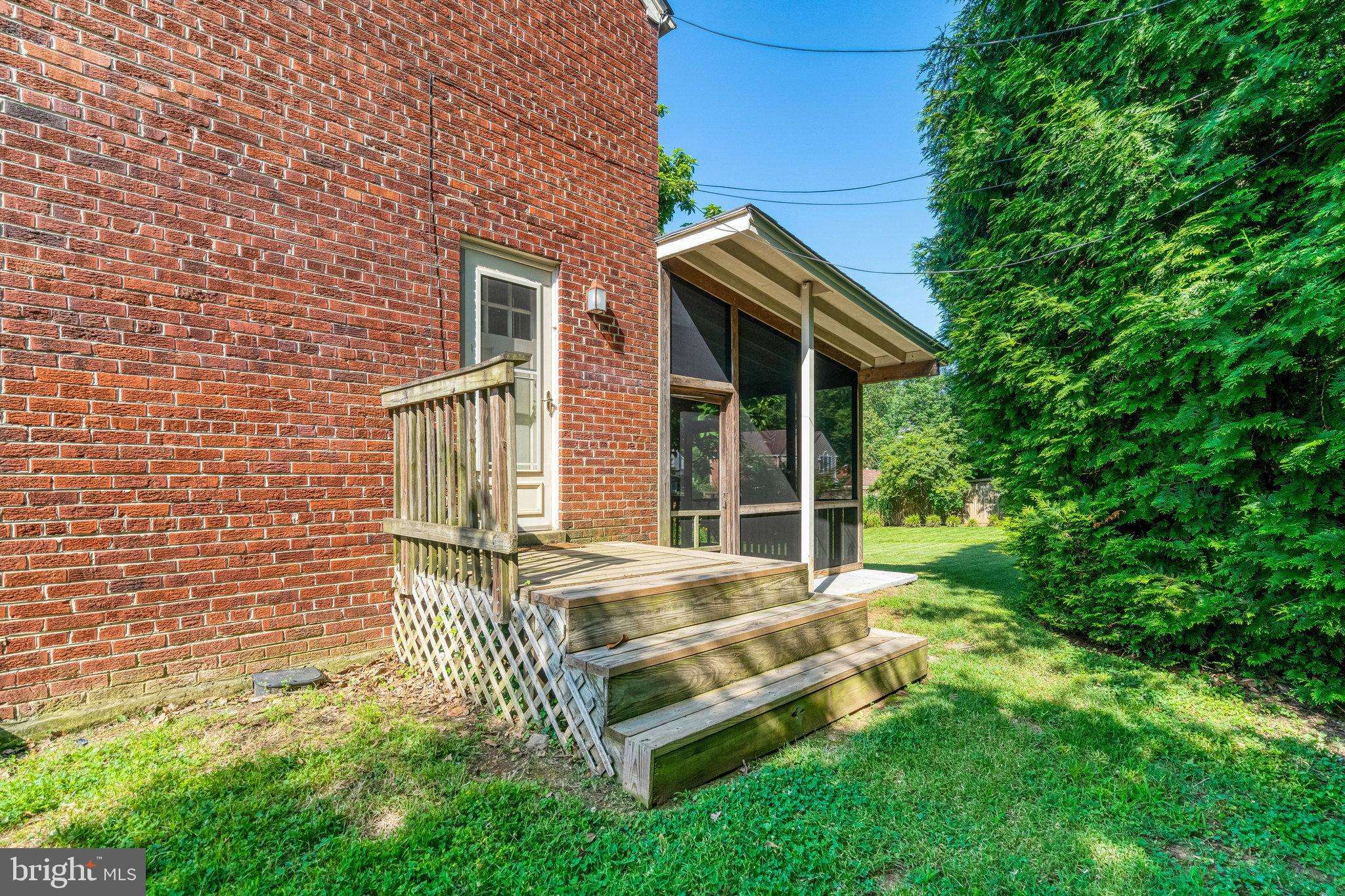 Arlington, VA 22204,110 WOODROW ST