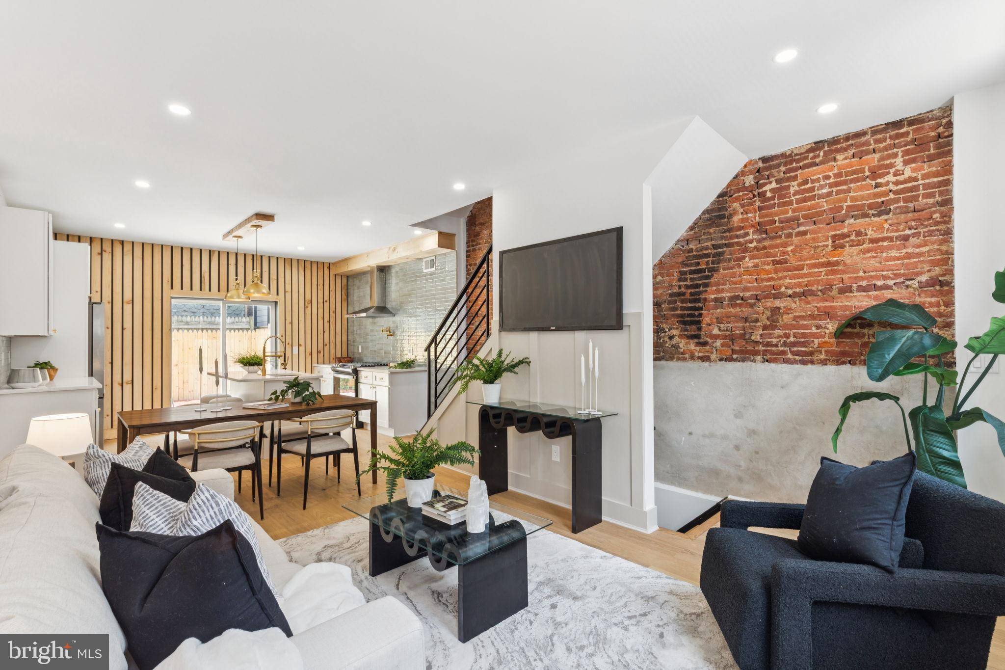 Philadelphia, PA 19125,2165 E GORDON ST