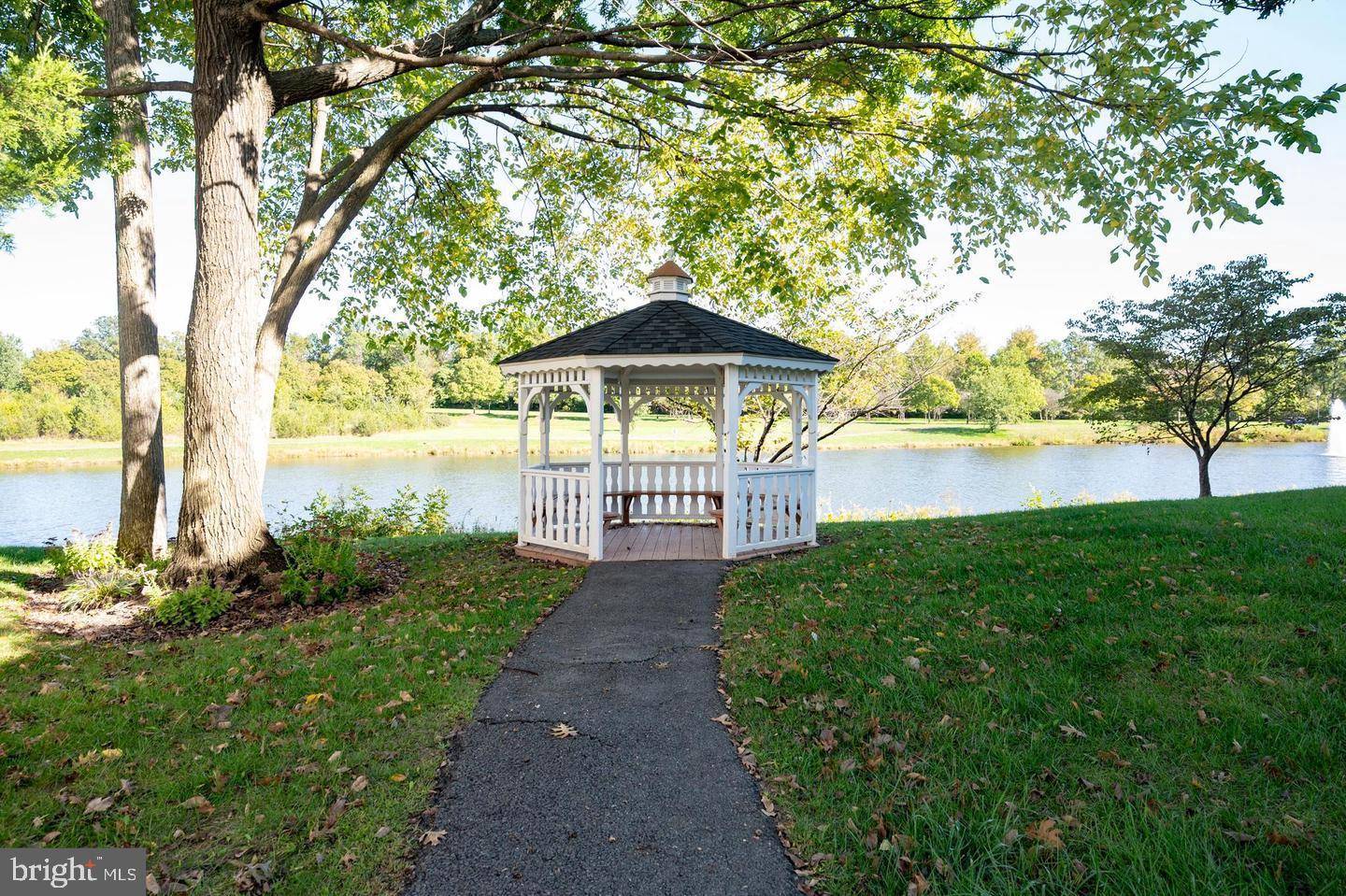 Chantilly, VA 20152,25280 LAKE SHORE SQ #304