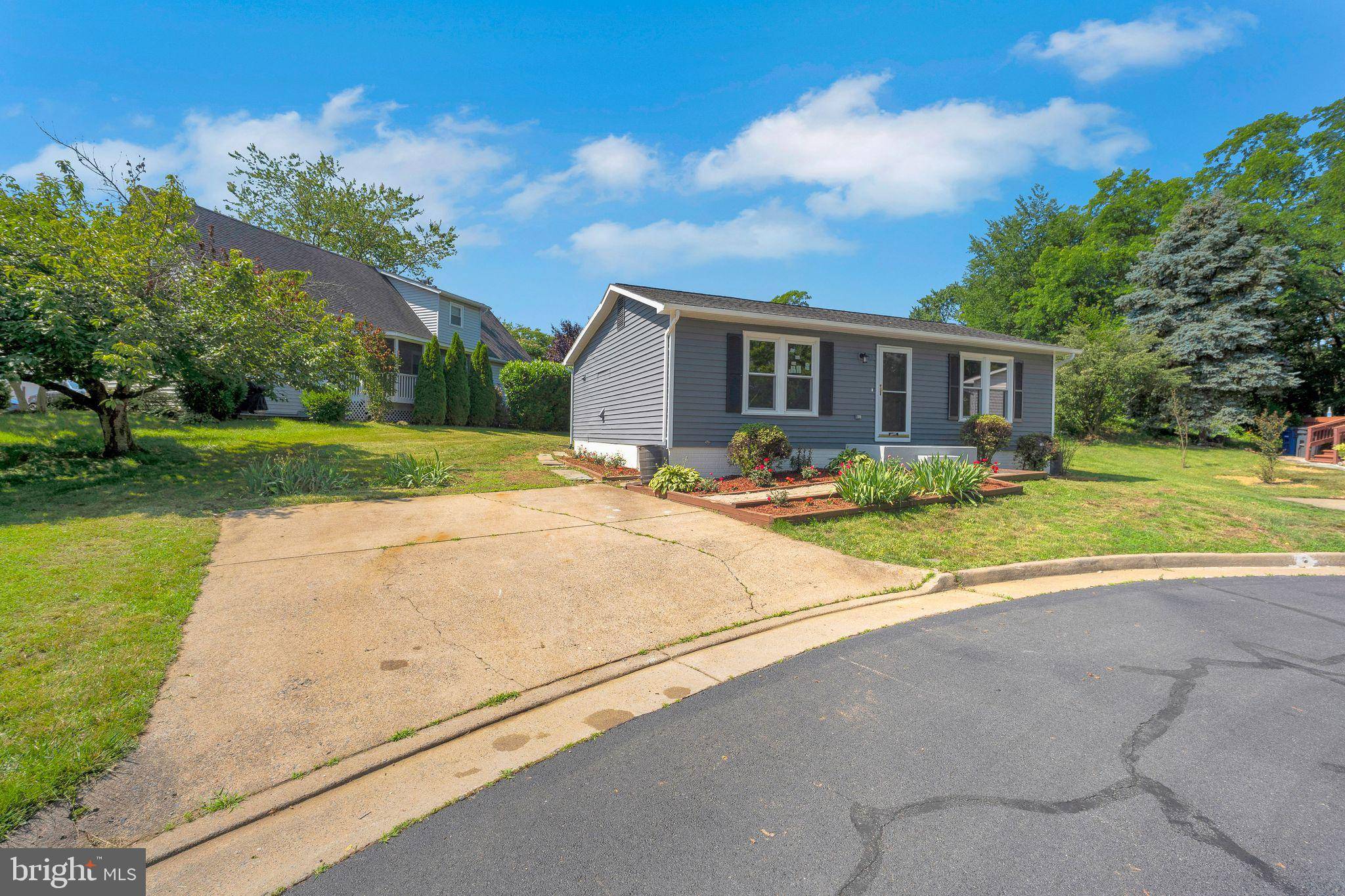 Leesburg, VA 20175,152 OAK VIEW DR SE
