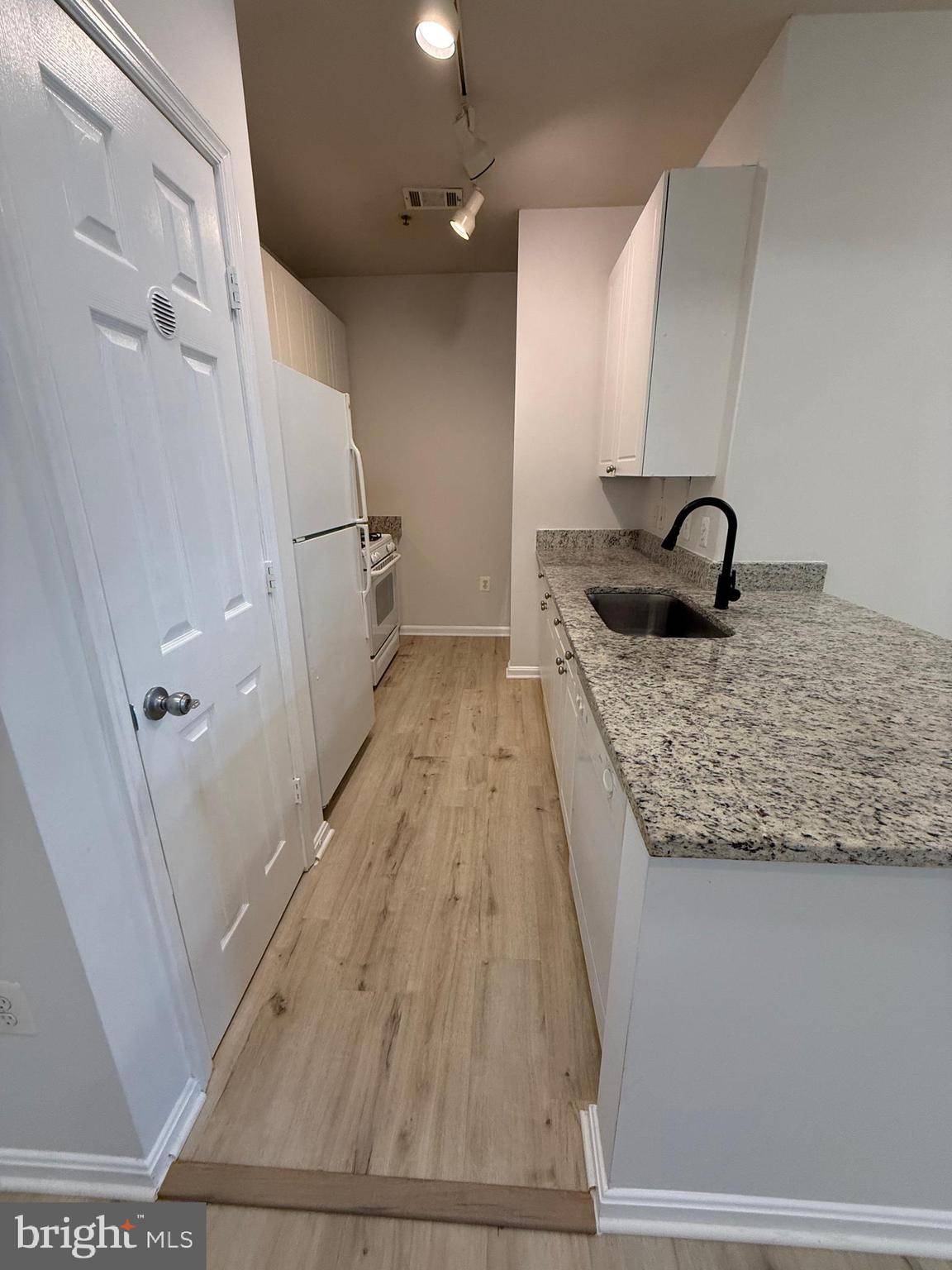 Vienna, VA 22181,2791 CENTERBORO DR #490