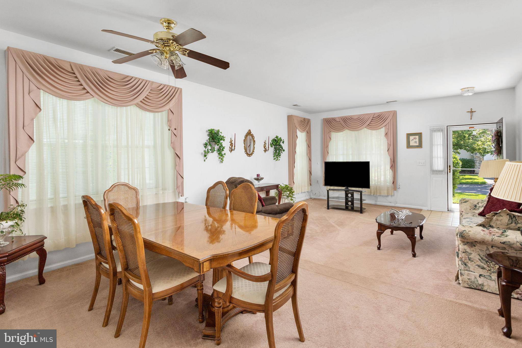 Hamilton, NJ 08690,161 MEADOWLARK DR