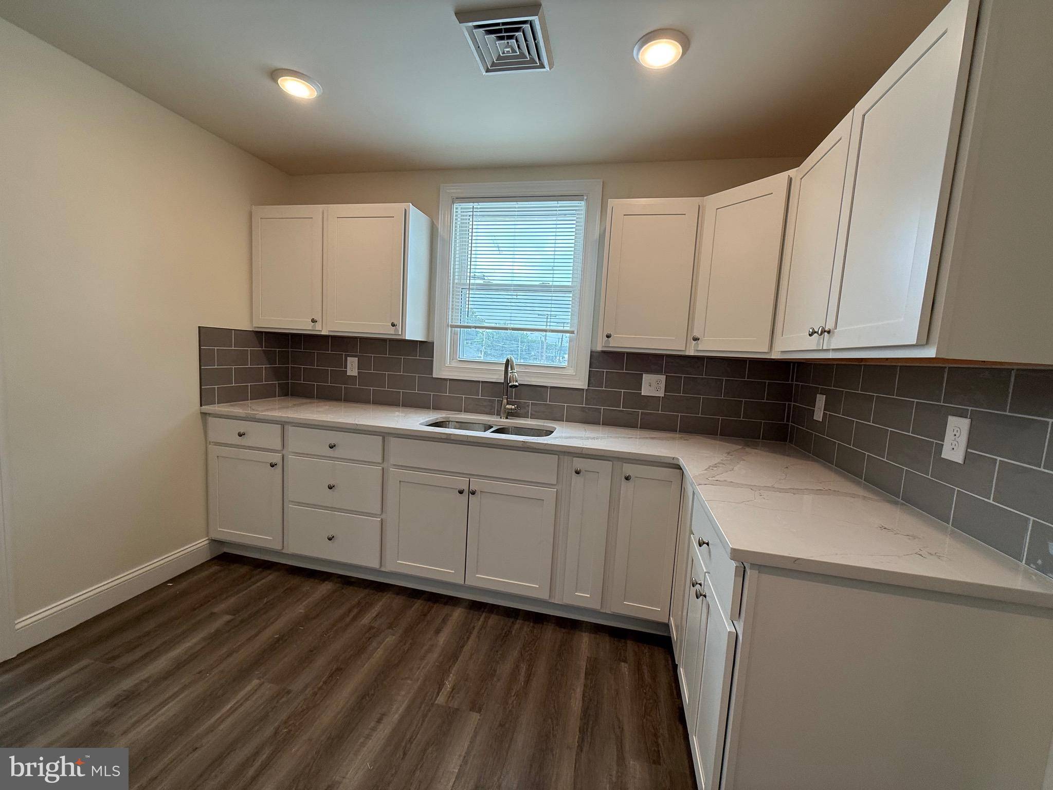 Pennsville, NJ 08070,196 N BROADWAY #2
