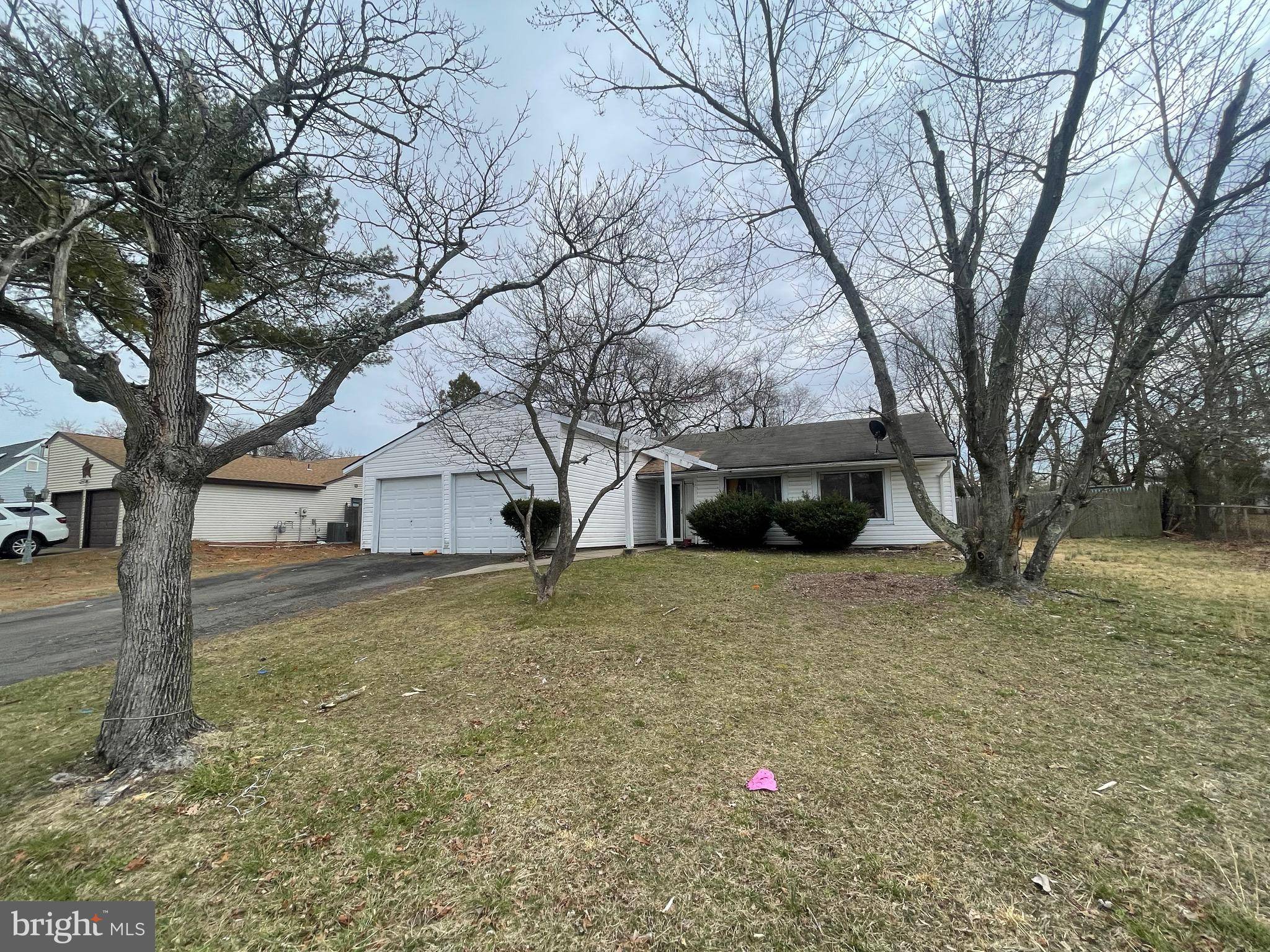 Sicklerville, NJ 08081,37 PERSHING LN
