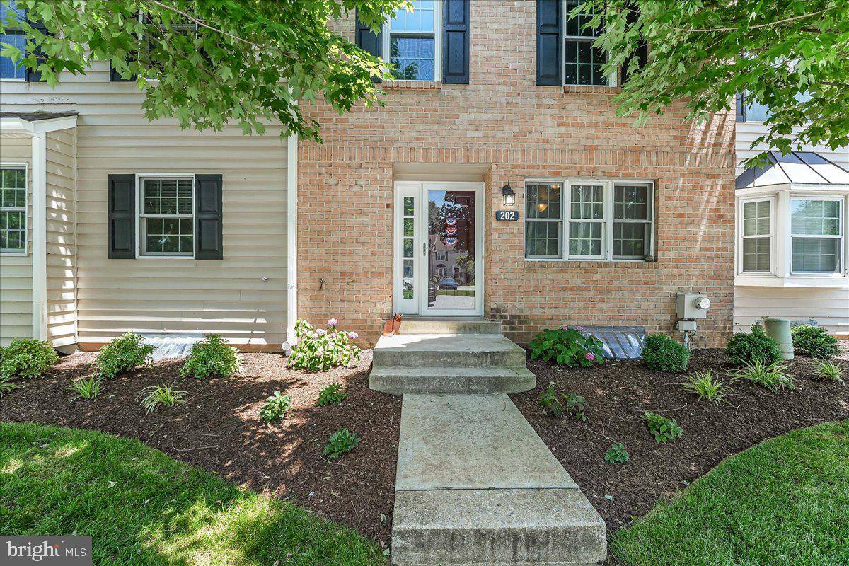 Glen Mills, PA 19342,202 MEADOW CT #202