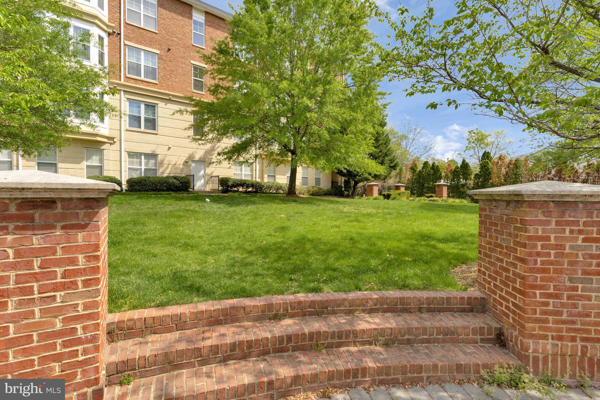 Herndon, VA 20170,815 BRANCH DR #305