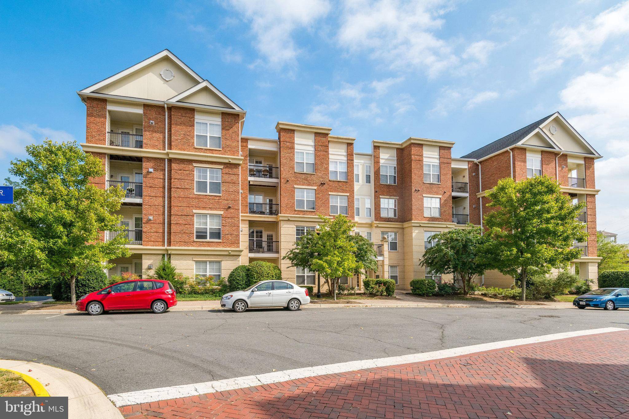 Herndon, VA 20170,815 BRANCH DR #305