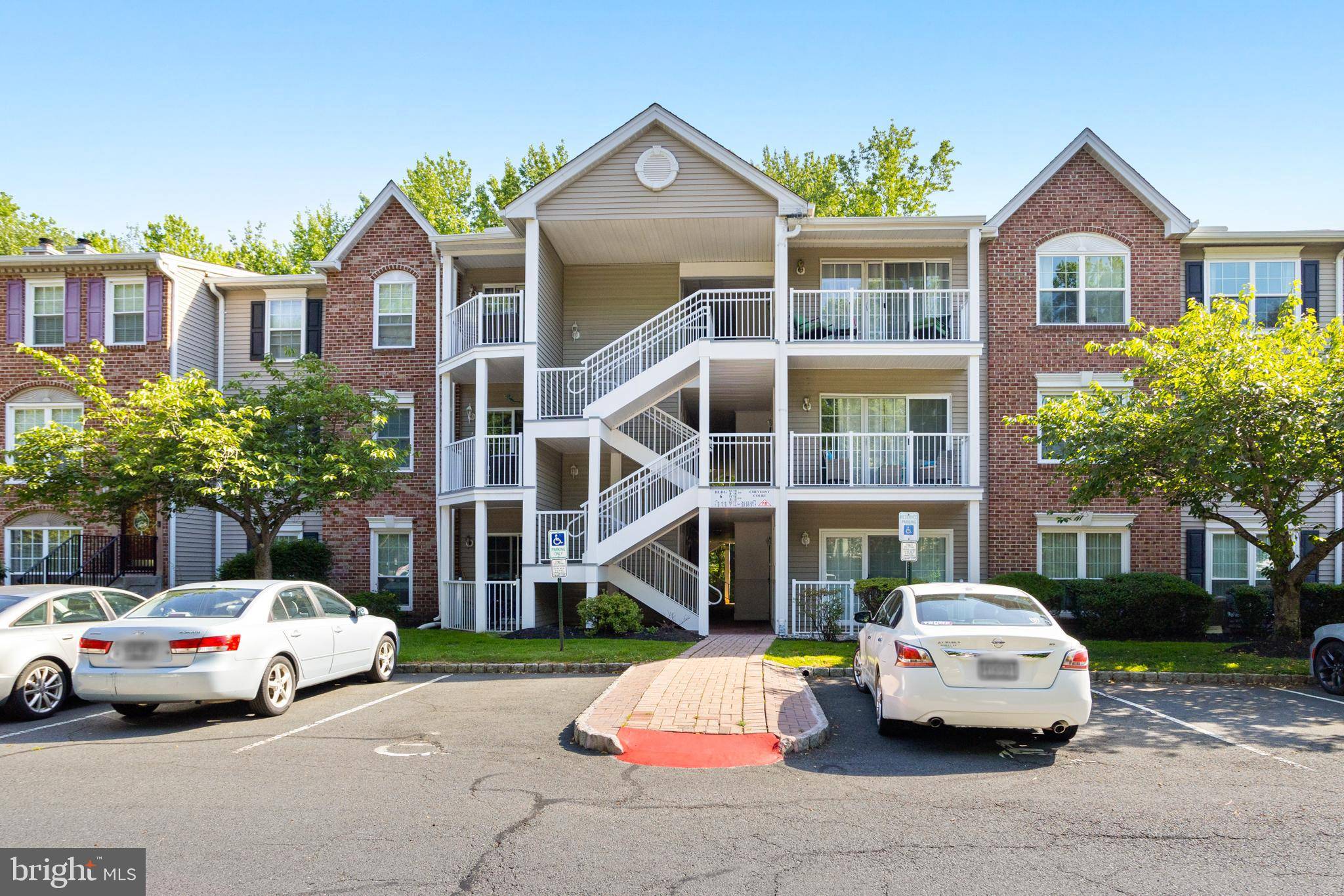 Hamilton, NJ 08619,8 CHEVERNY CT