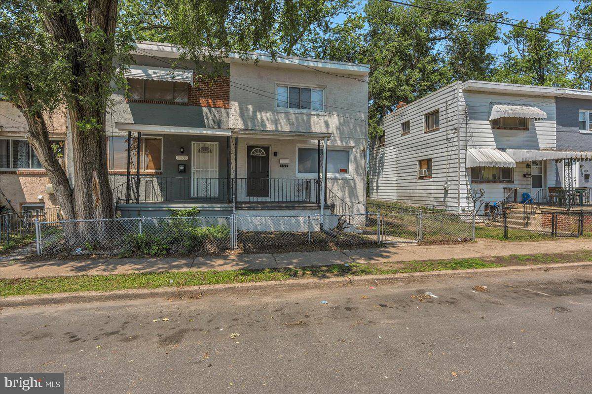 Camden, NJ 08104,1579 S 8TH ST