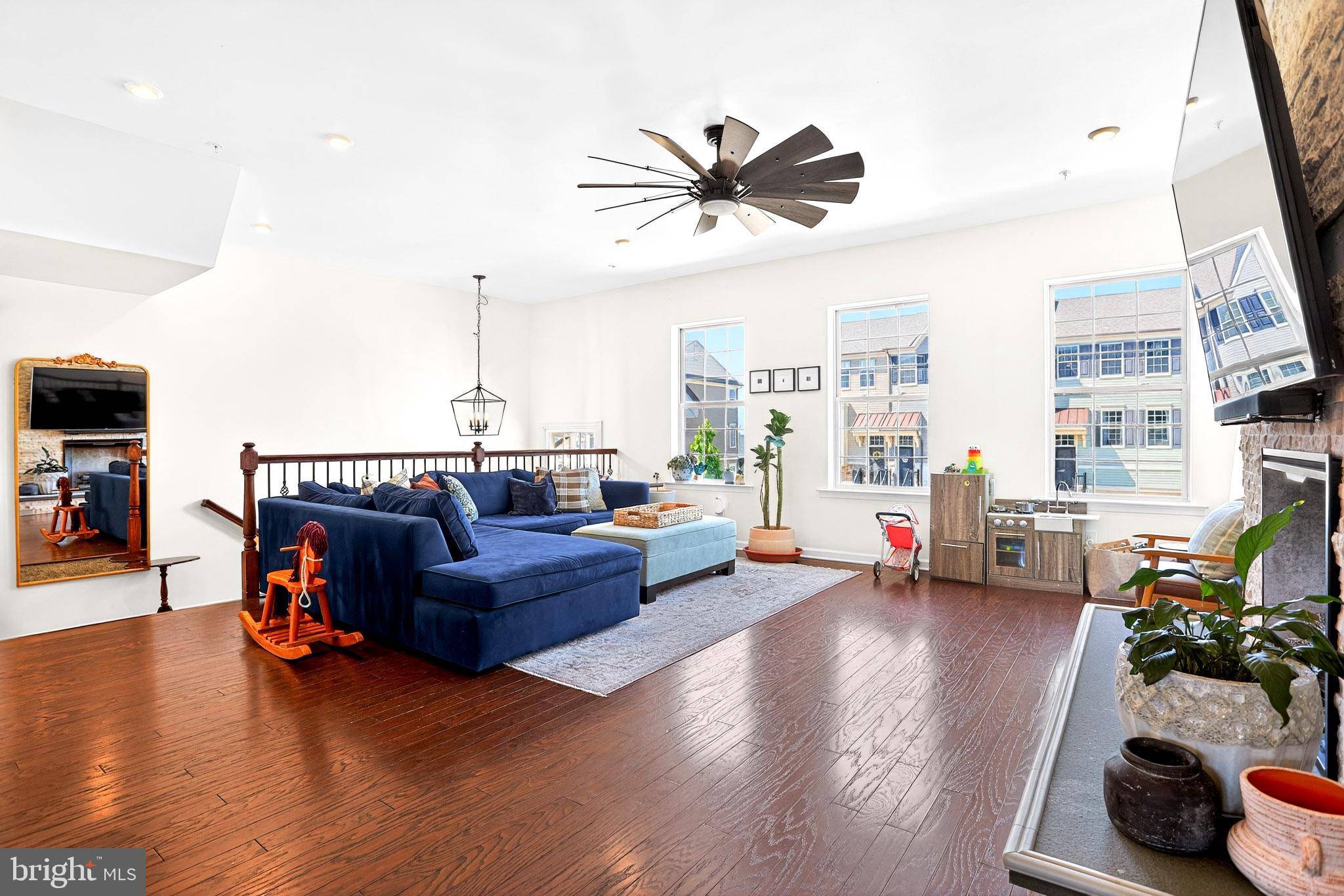 Warminster, PA 18974,415 TALL OAKS DR