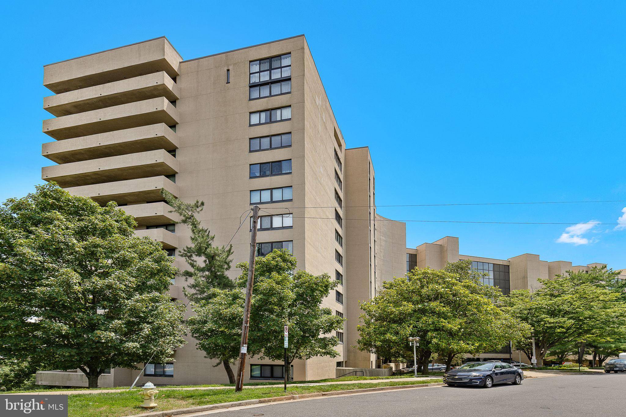 Arlington, VA 22202,1101 S ARLINGTON RIDGE RD #214