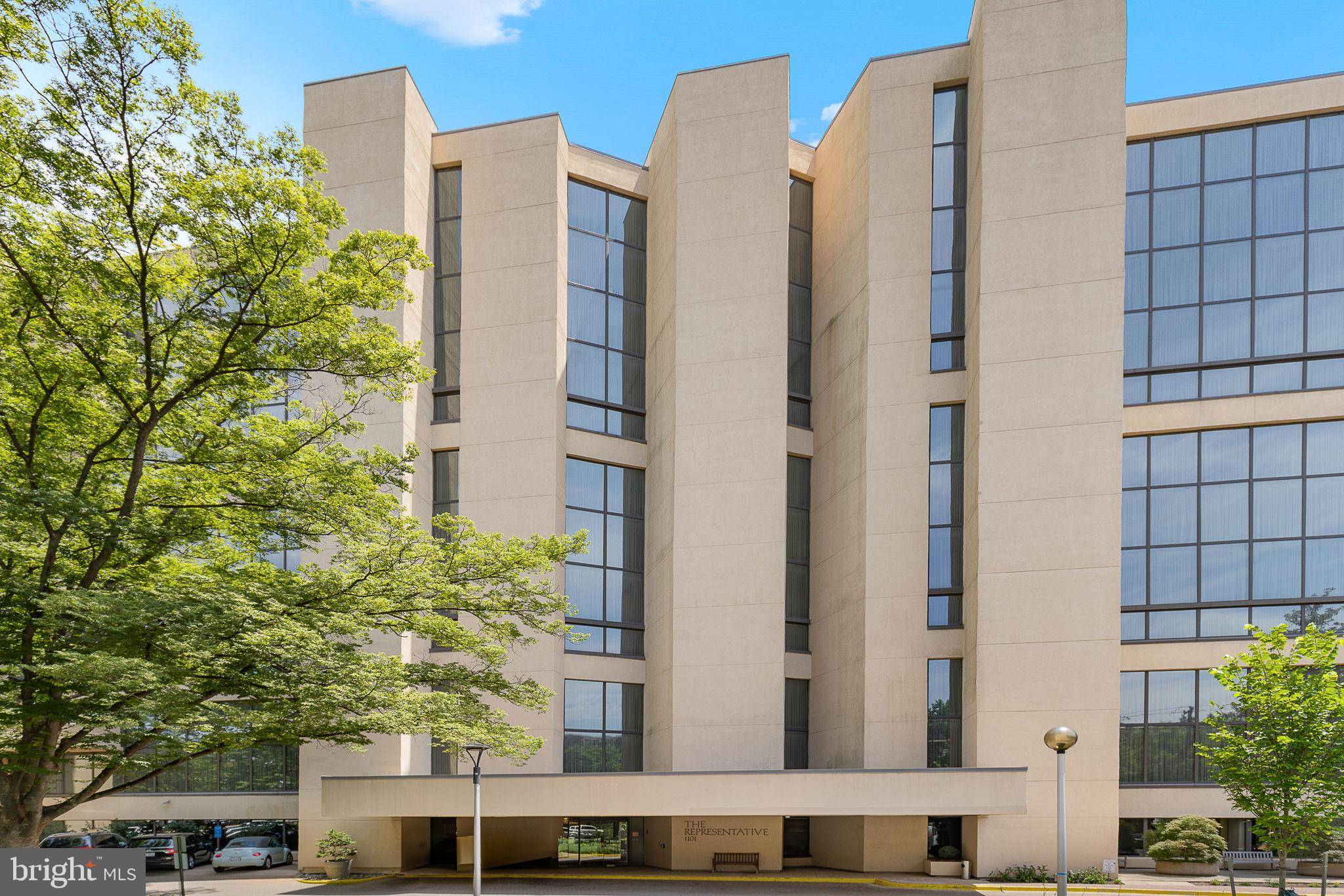 Arlington, VA 22202,1101 S ARLINGTON RIDGE RD #214