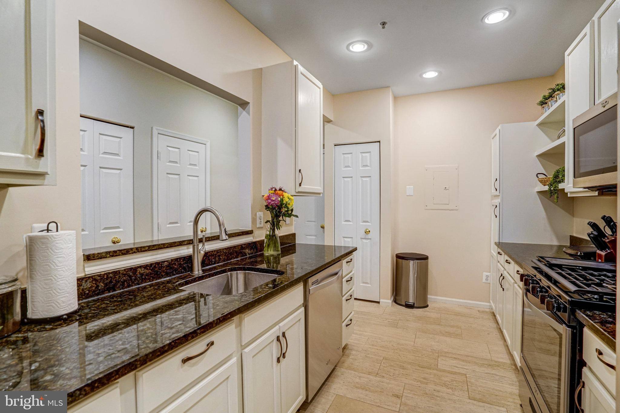 Alexandria, VA 22315,6532 GRANGE LN #103