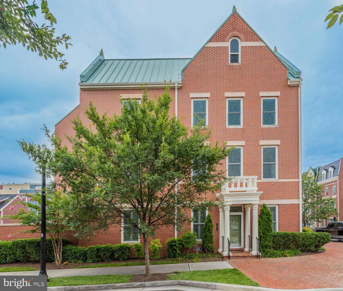 Alexandria, VA 22301,701 MCKENZIE AVE