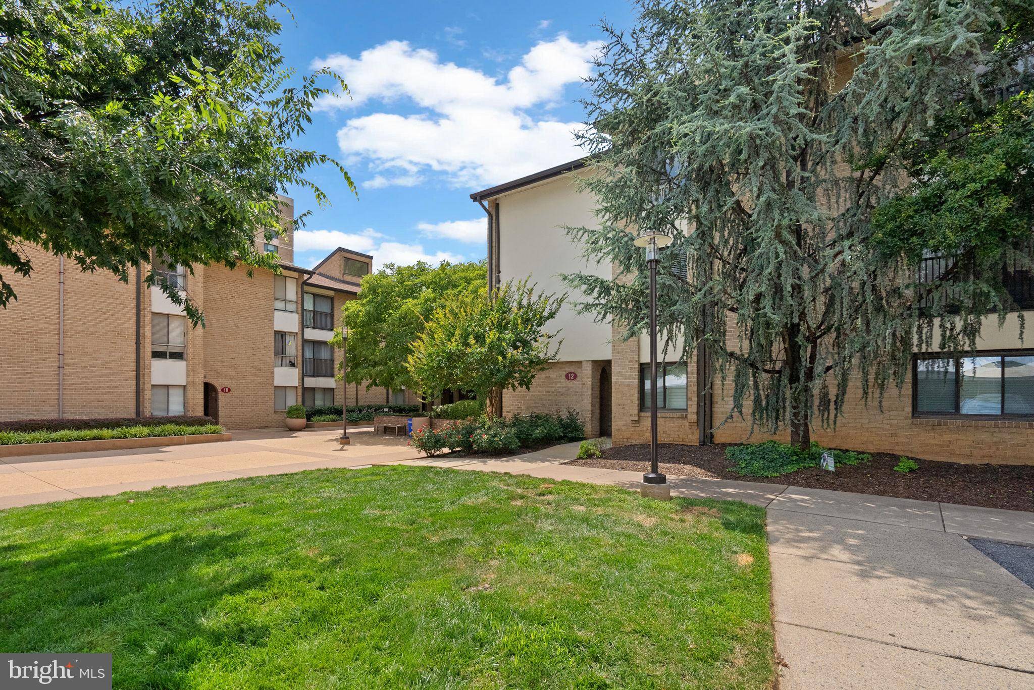 Rockville, MD 20850,12 MONROE ST #12-201