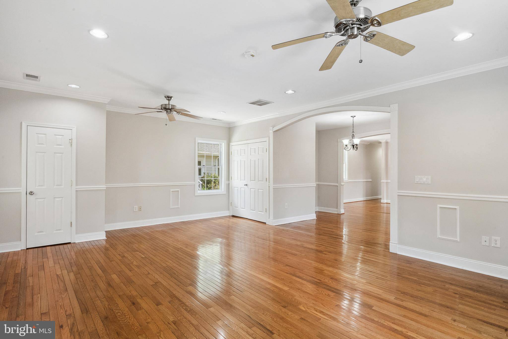 Annandale, VA 22003,6442 HOLYOKE DR