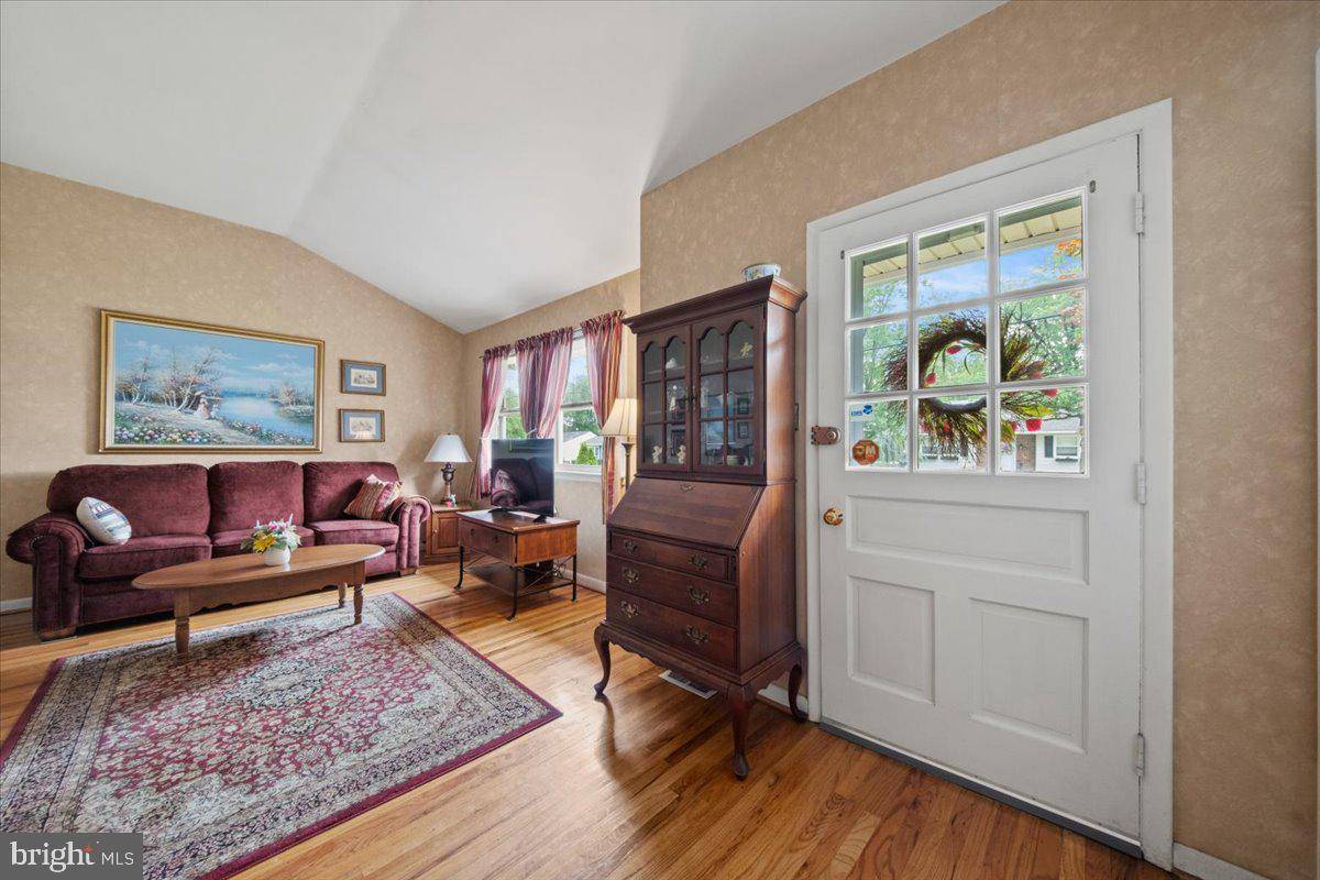 Bellmawr, NJ 08031,29 E MAPLE AVE