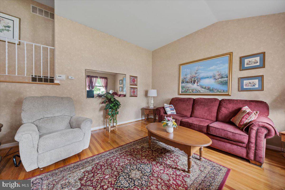 Bellmawr, NJ 08031,29 E MAPLE AVE