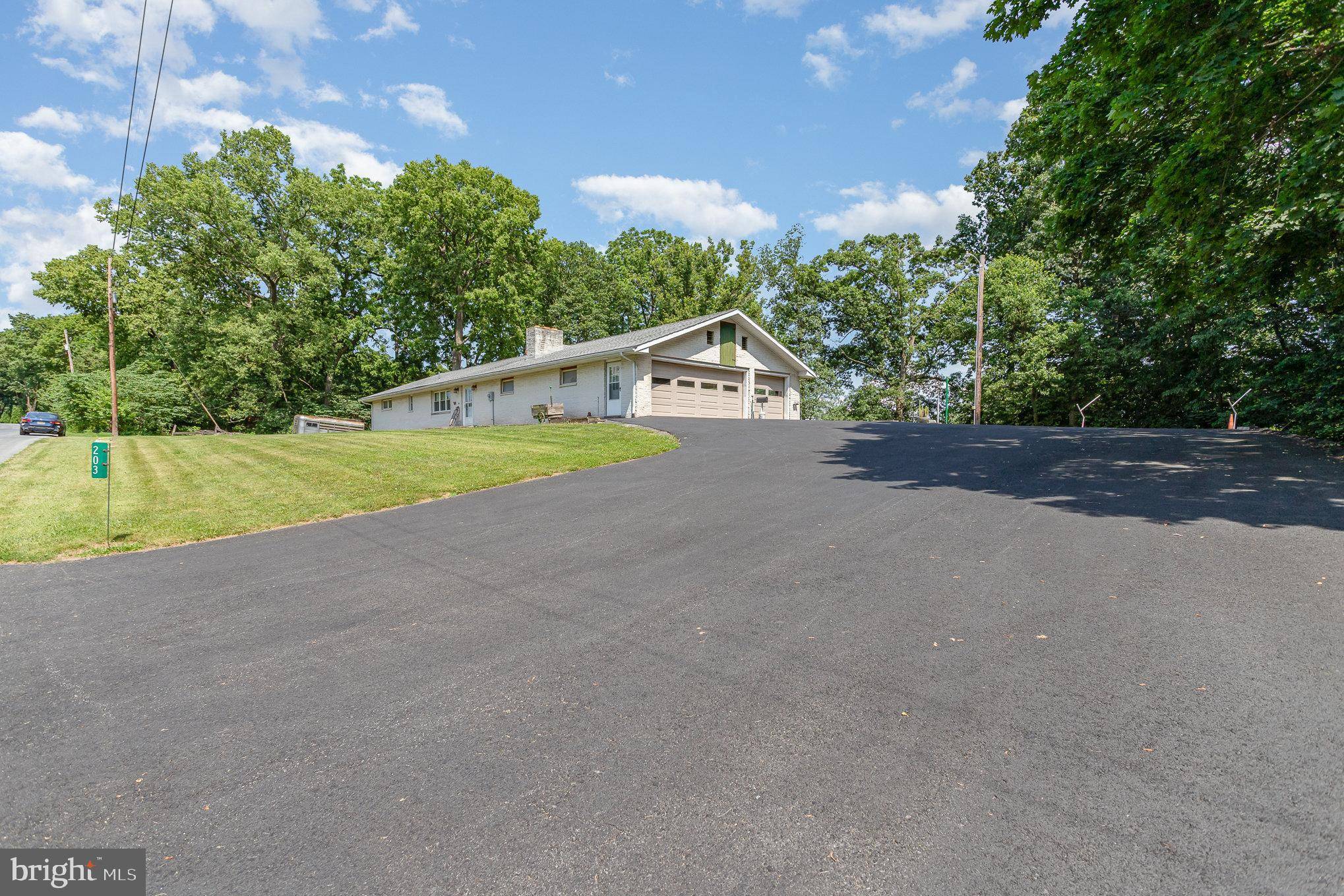 Carlisle, PA 17015,203 RIDGE RD