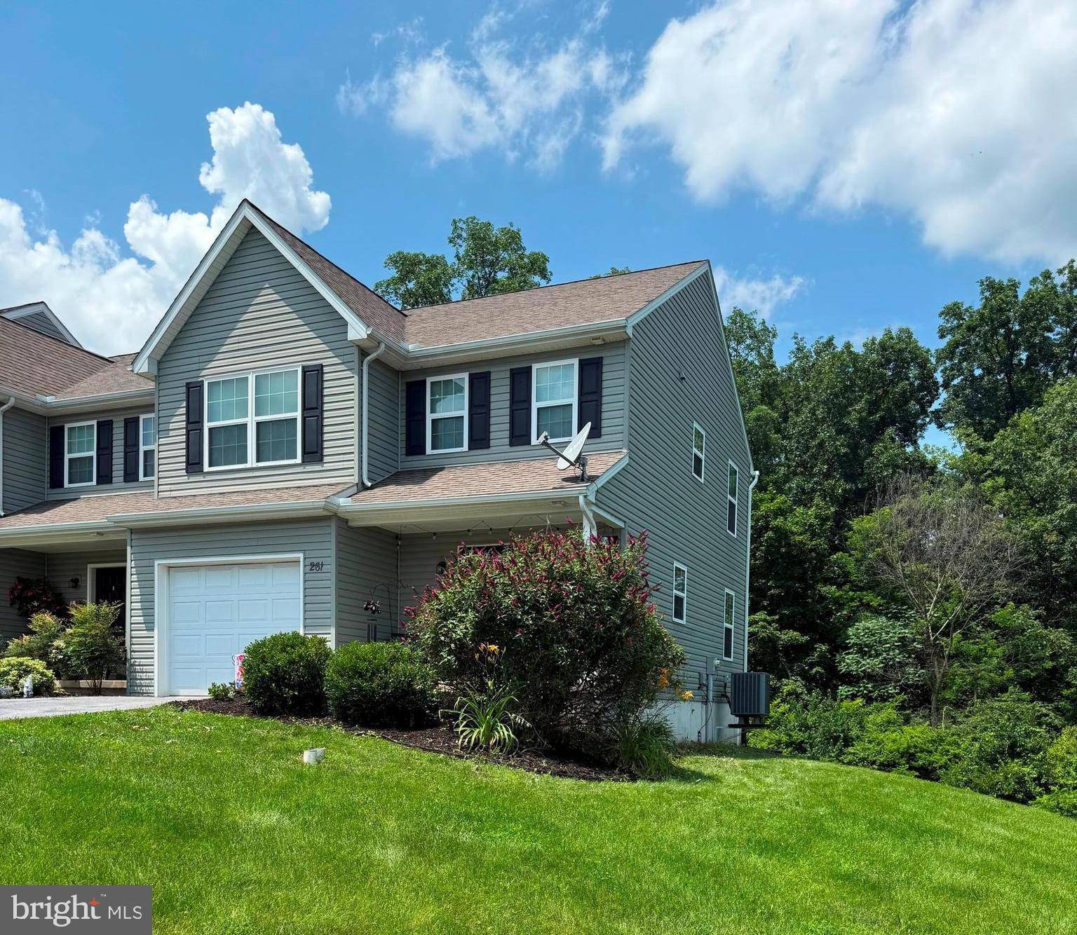 East Earl, PA 17519,261 WILDFLOWER DR