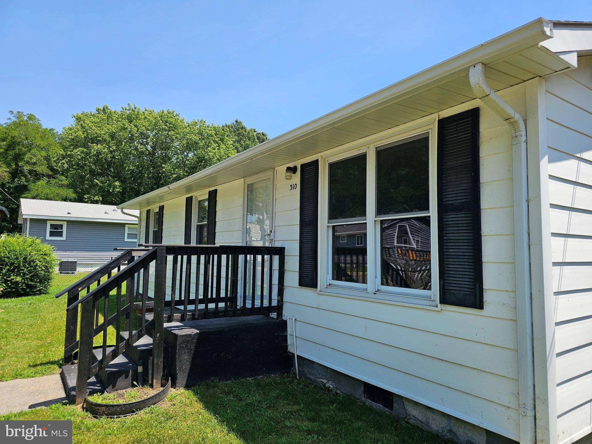 Colonial Beach, VA 22443,310 FRANKLIN ST