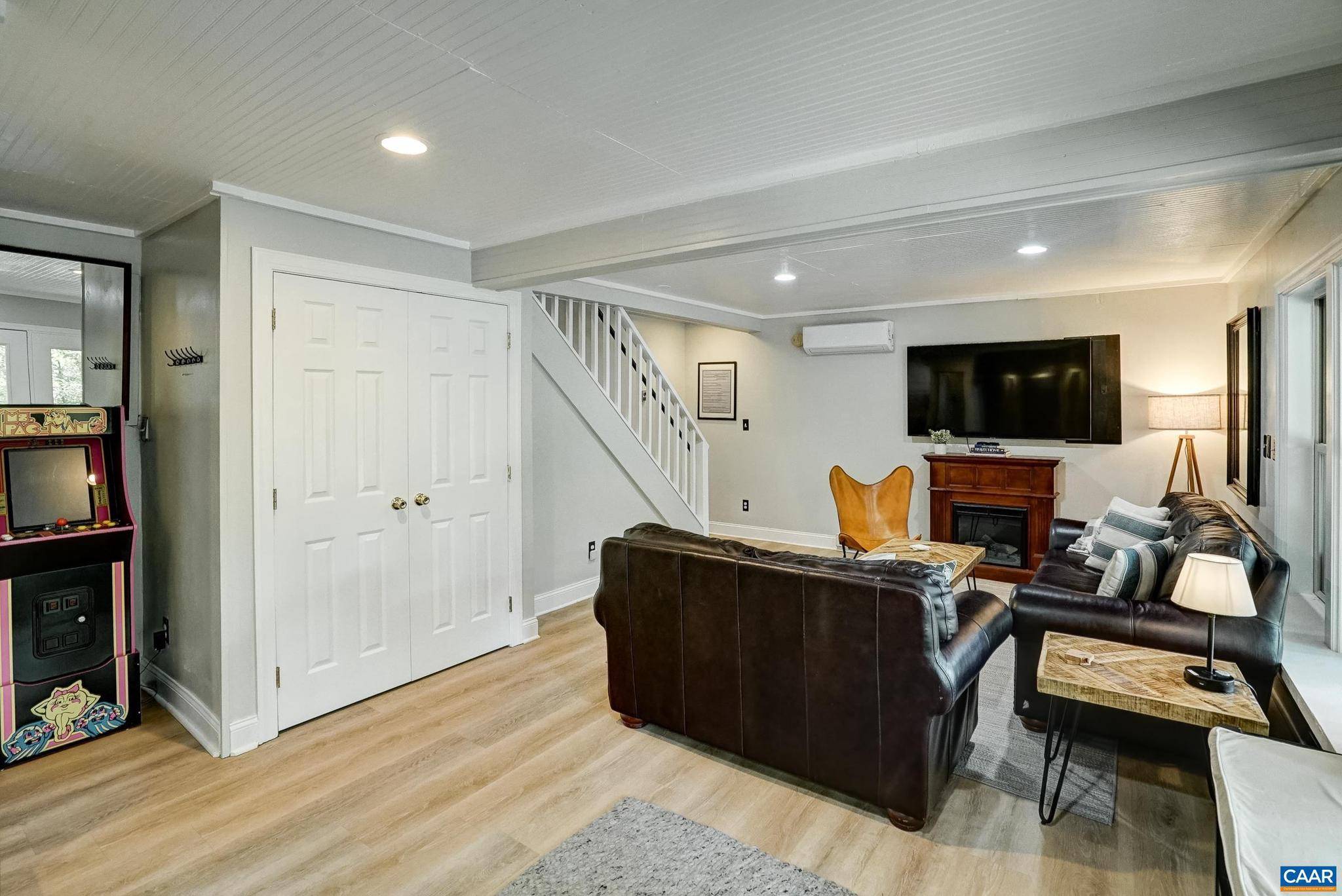 Roseland, VA 22967,973 LAUREL SPRINGS DR