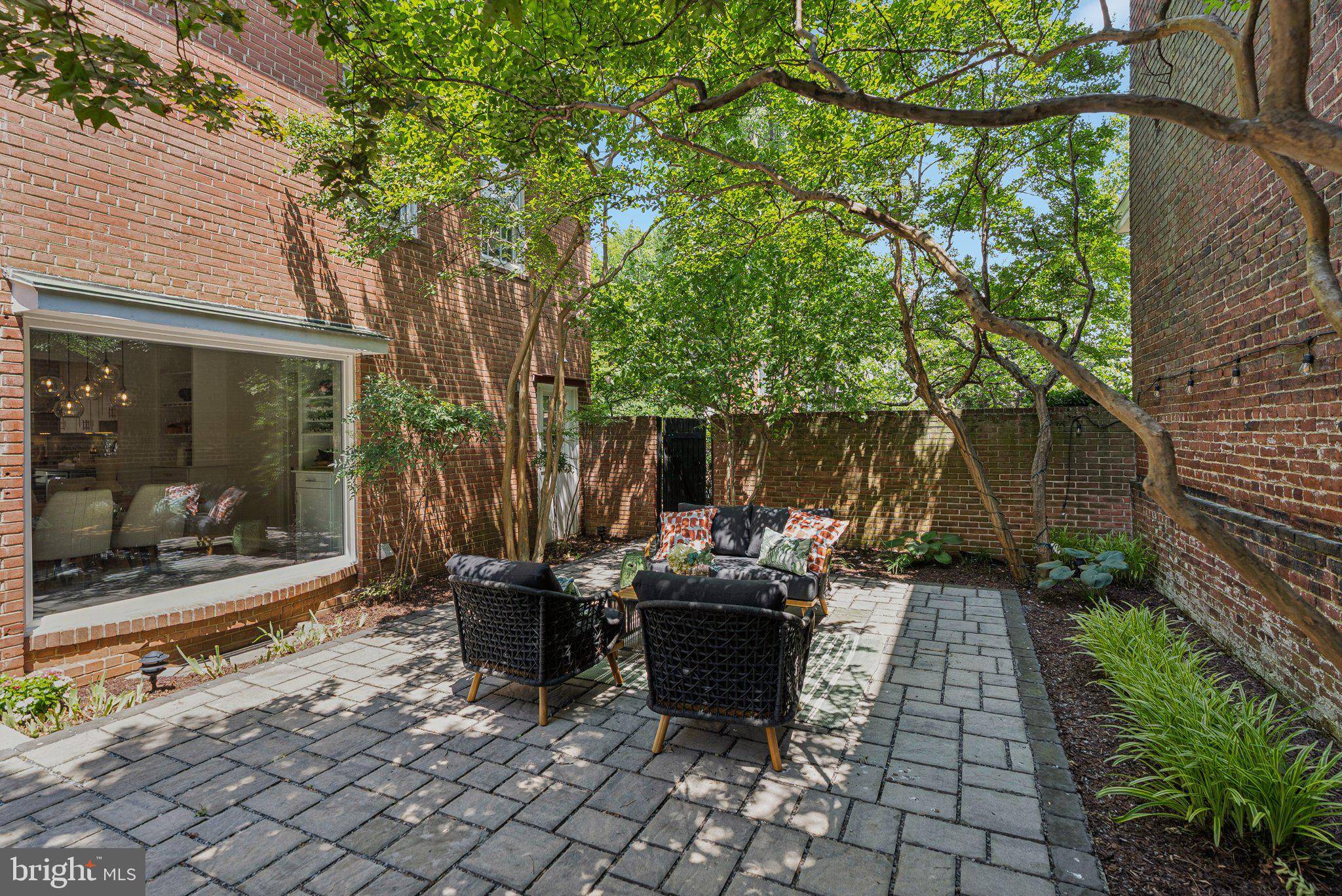 Washington, DC 20003,657 E ST SE