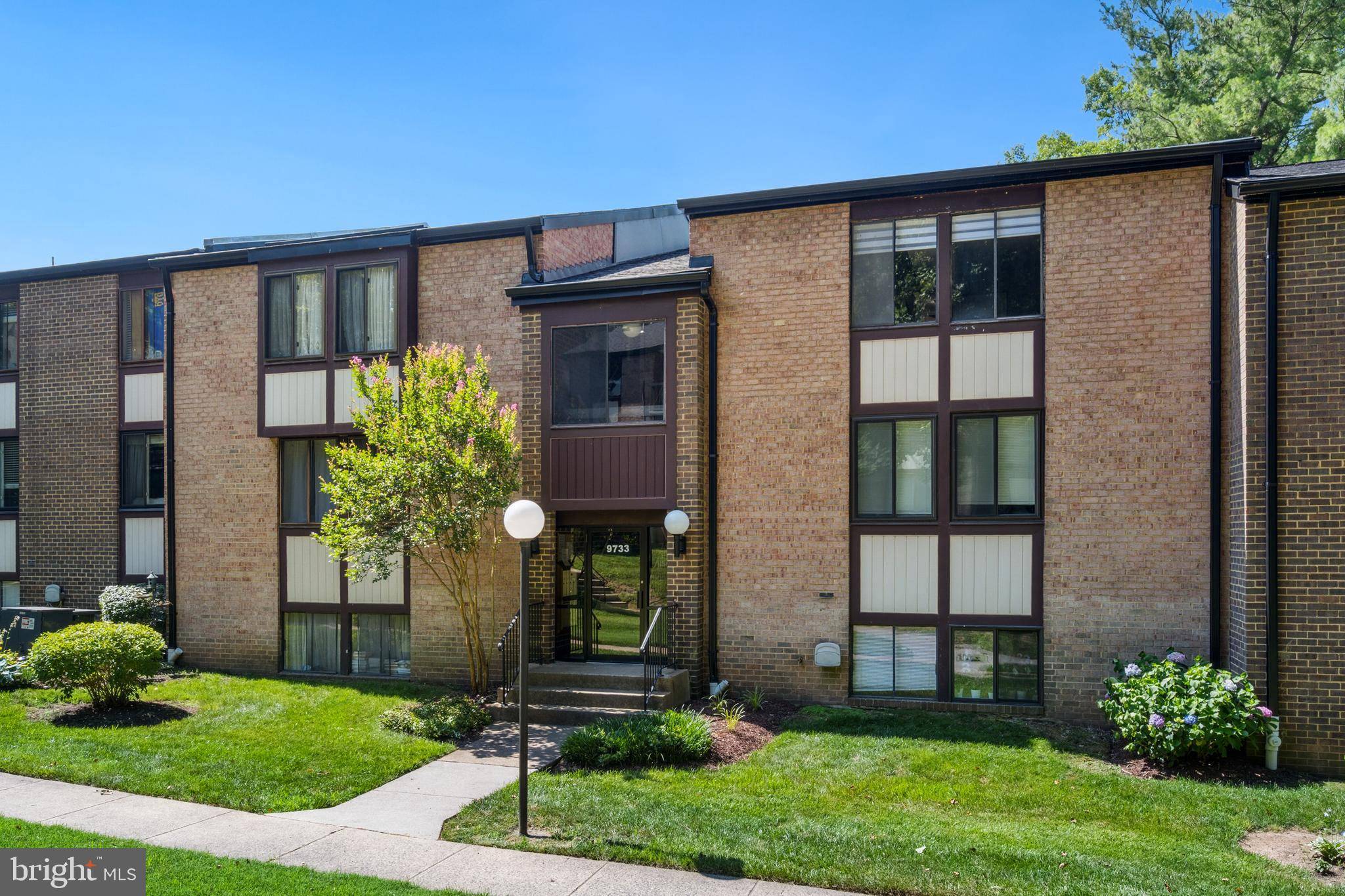 Fairfax, VA 22031,9733 KINGS CROWN CT #202