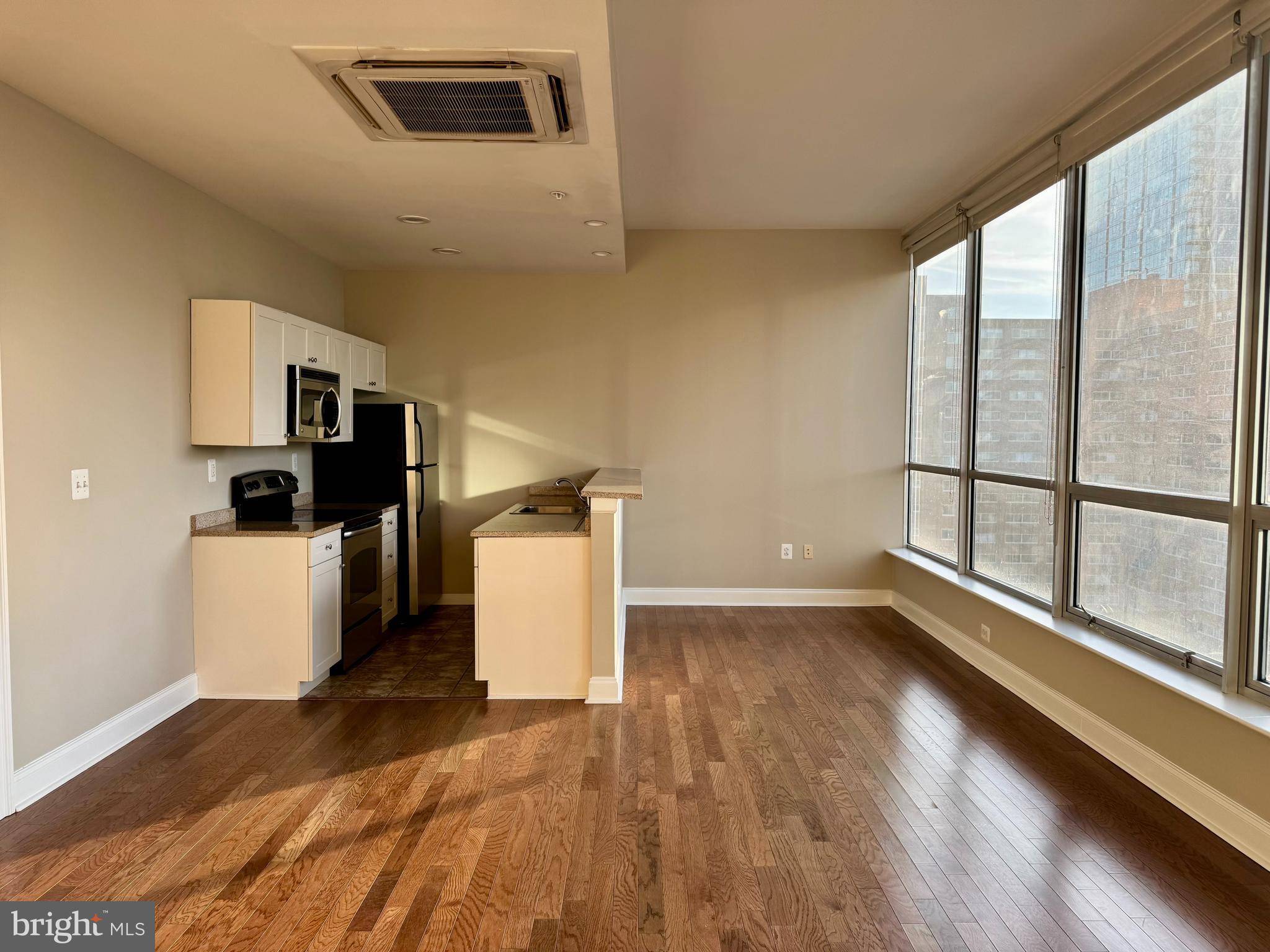 Philadelphia, PA 19103,2040 MARKET ST #1221