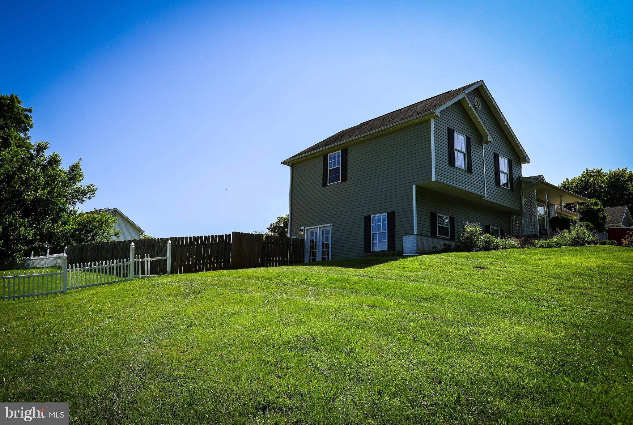 Ranson, WV 25438,555 OAK LEE DR