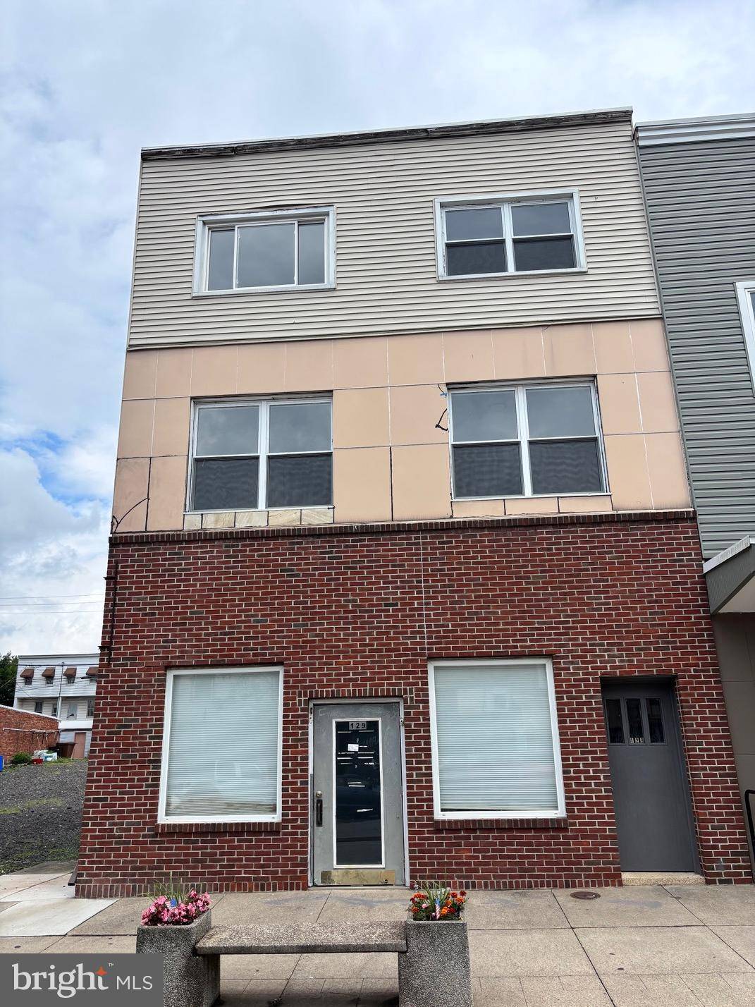 Mount Carmel, PA 17851,129-131 S OAK ST S