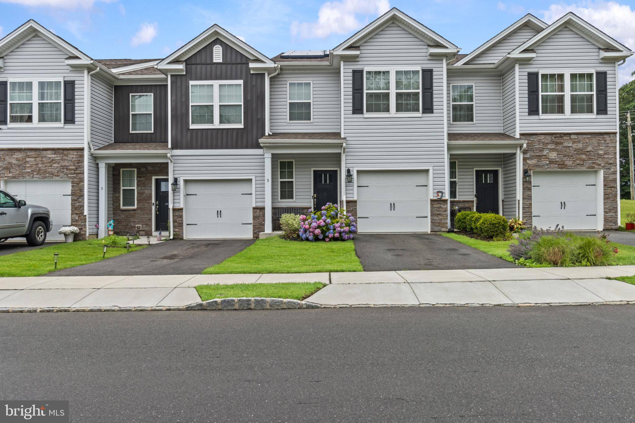 Burlington, NJ 08016,3 KATHERINE DR