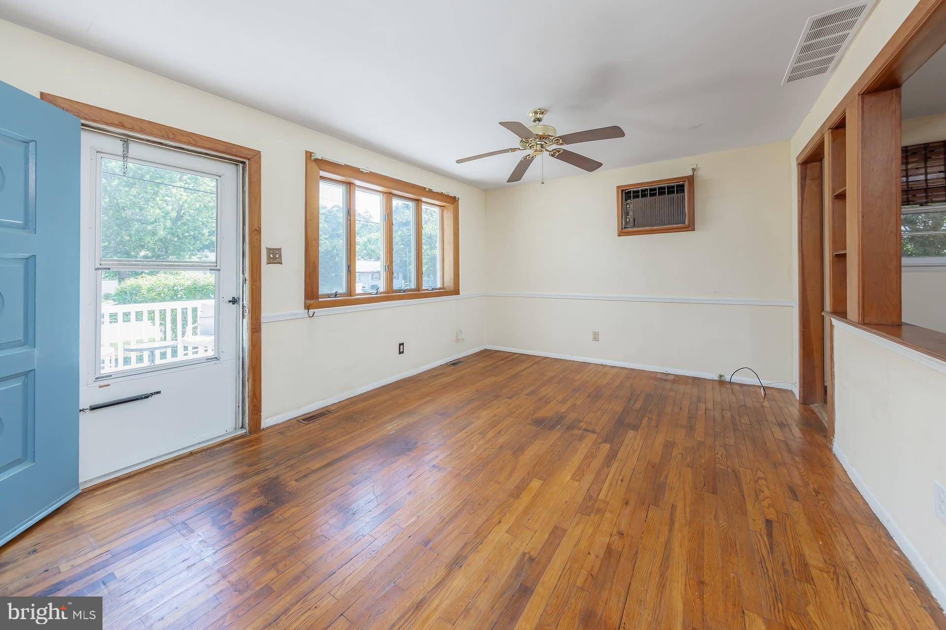 Absecon, NJ 08205,704 E CHANESE LN
